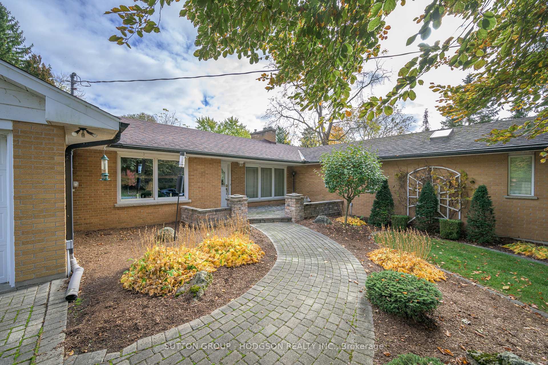 Photo 2 of 325 Thames Valley Avenue, London, North Q — HOMEH