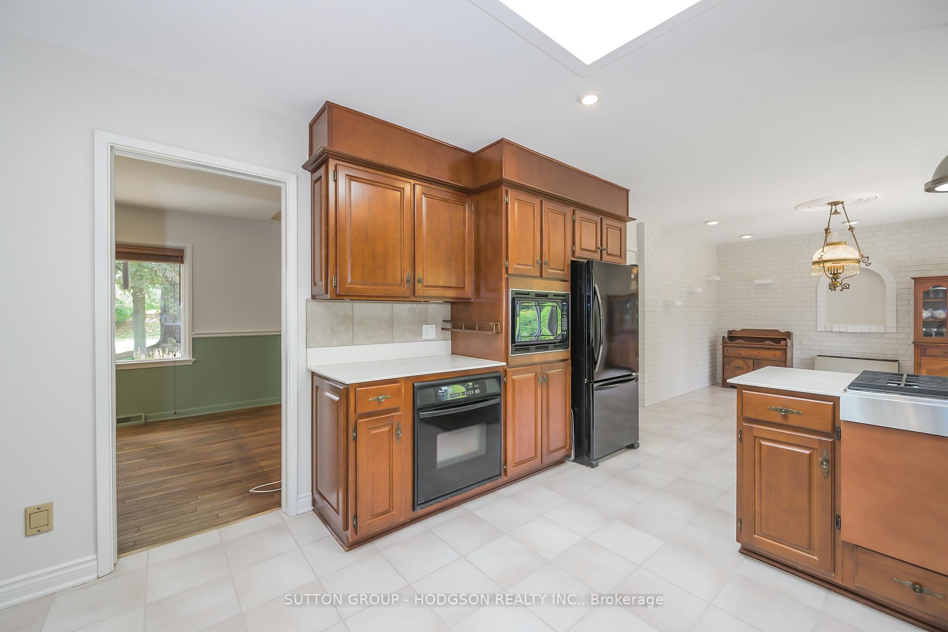 Photo 15 of 325 Thames Valley Avenue, London, North Q — HOMEH