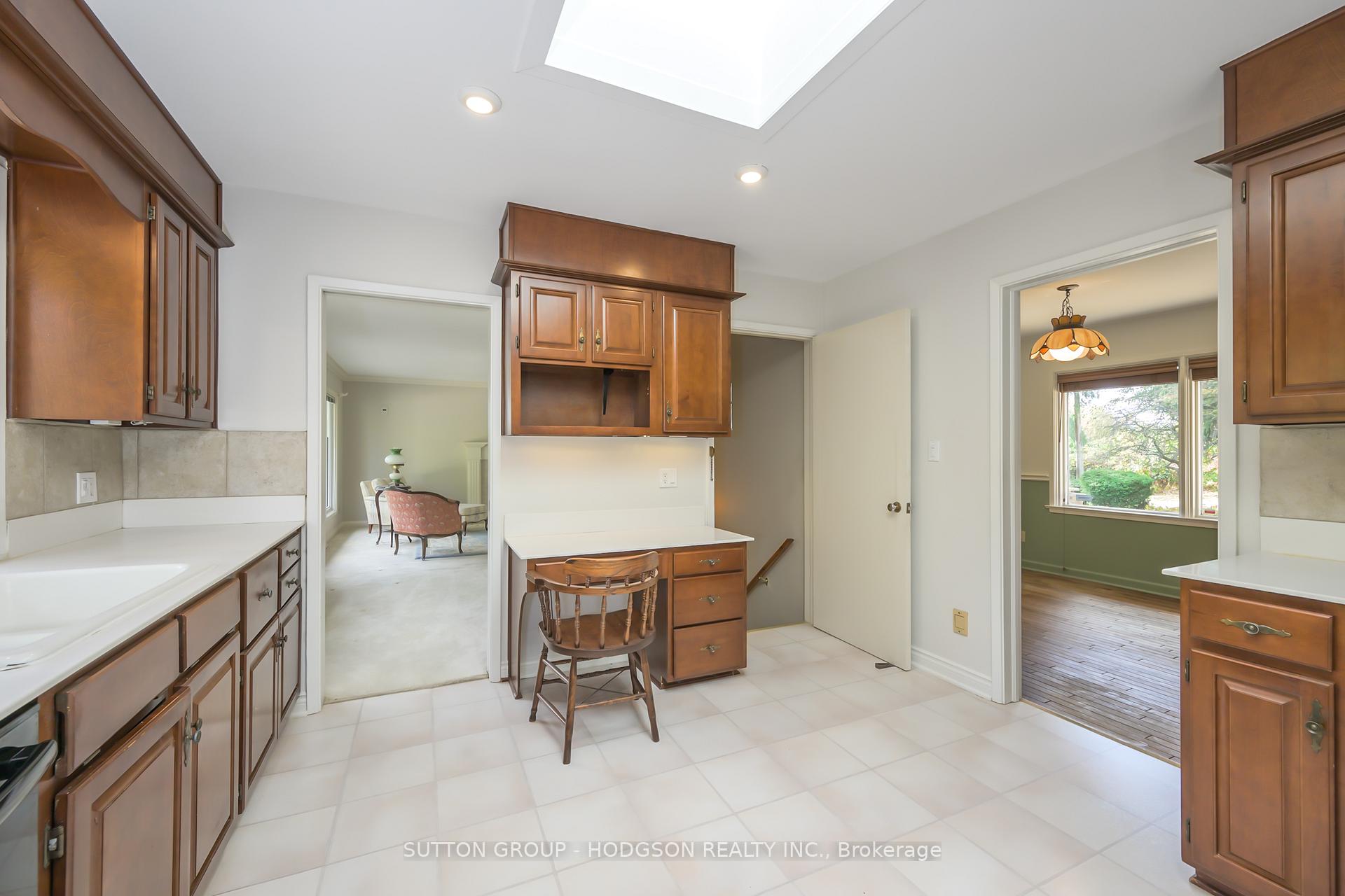 Photo 16 of 325 Thames Valley Avenue, London, North Q — HOMEH