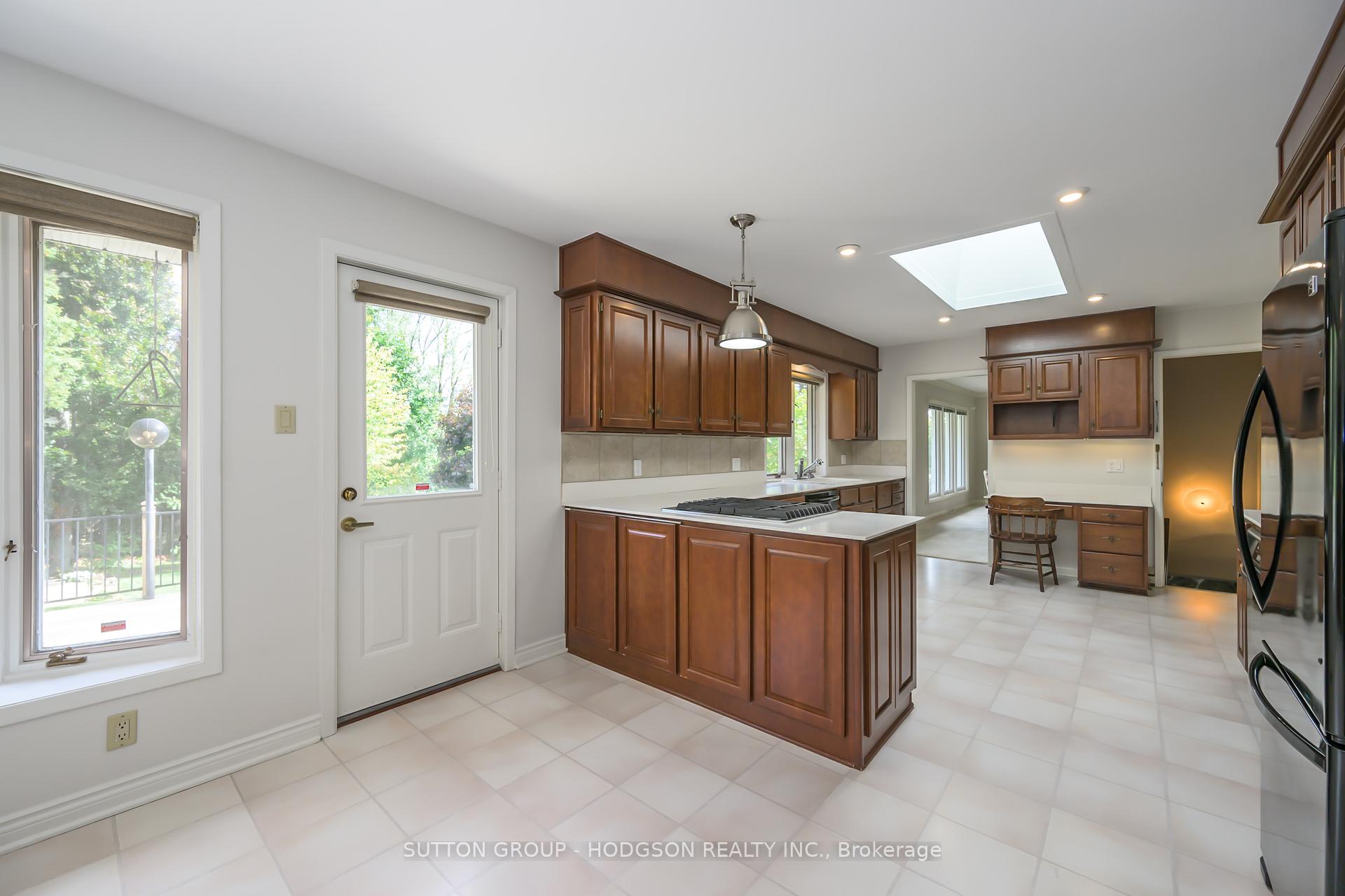 Photo 18 of 325 Thames Valley Avenue, London, North Q — HOMEH