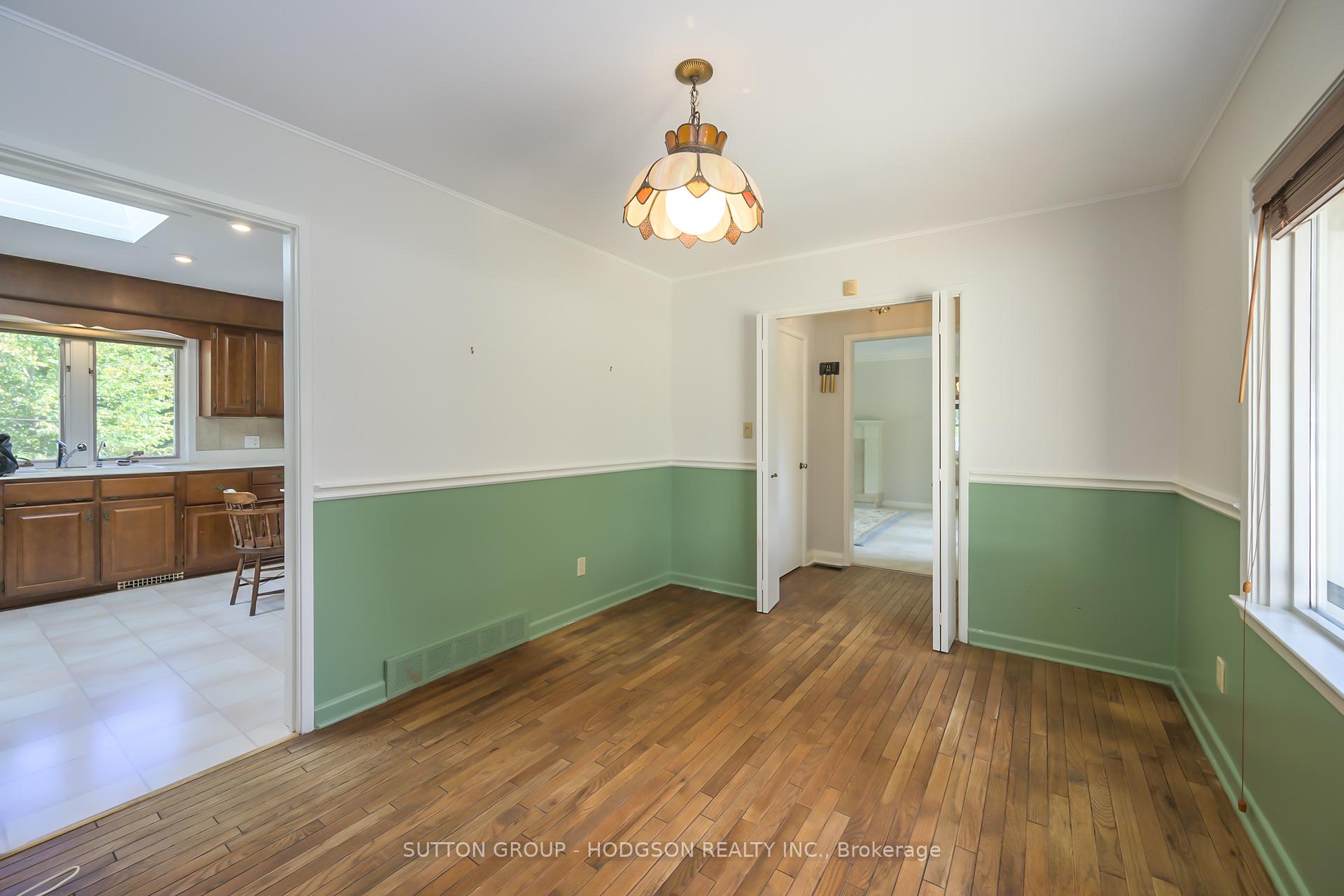 Photo 19 of 325 Thames Valley Avenue, London, North Q — HOMEH