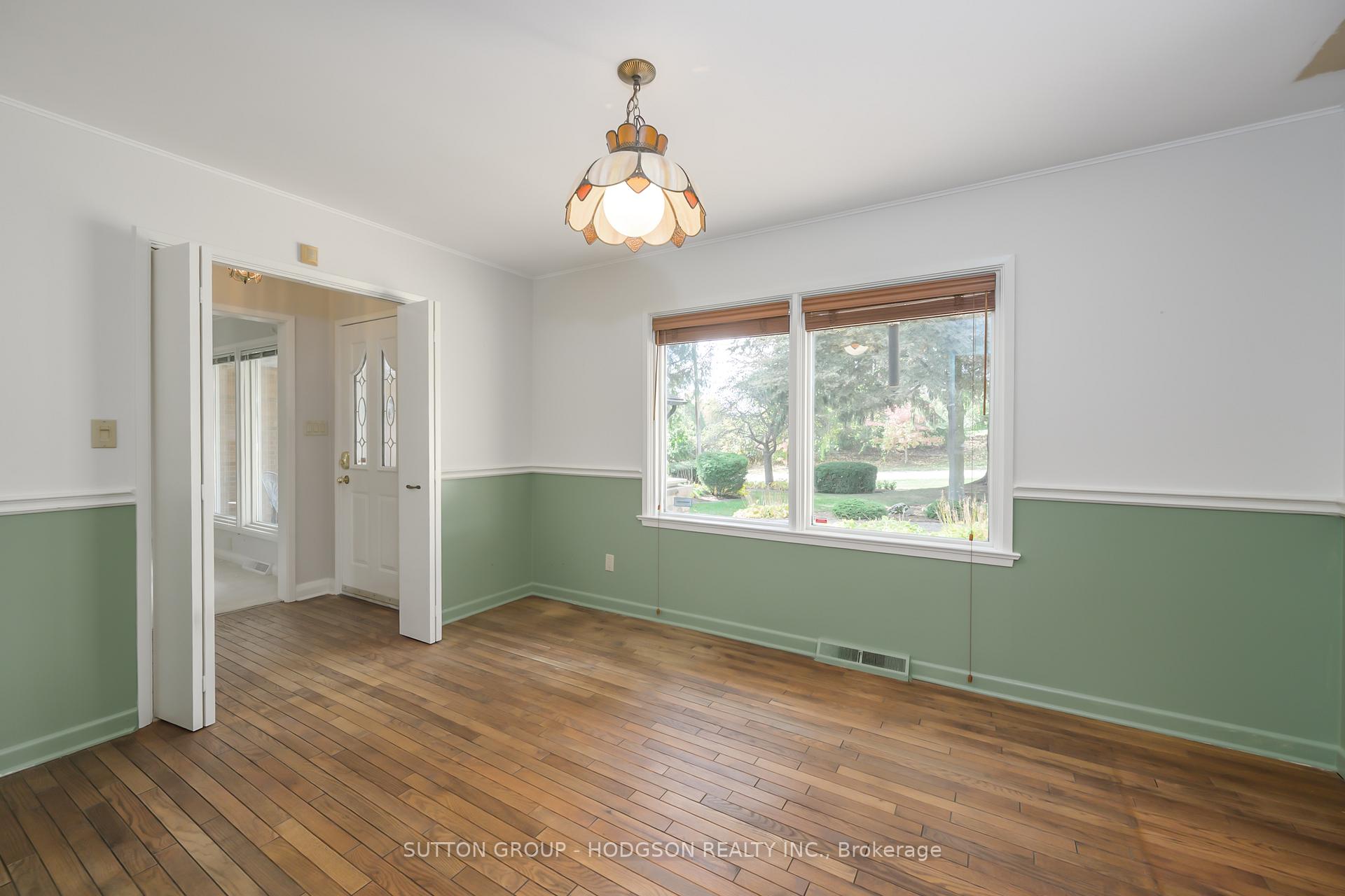 Photo 20 of 325 Thames Valley Avenue, London, North Q — HOMEH