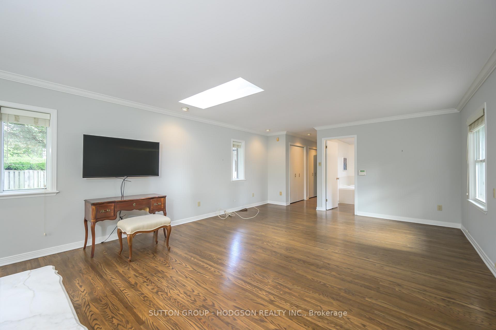 Photo 22 of 325 Thames Valley Avenue, London, North Q — HOMEH