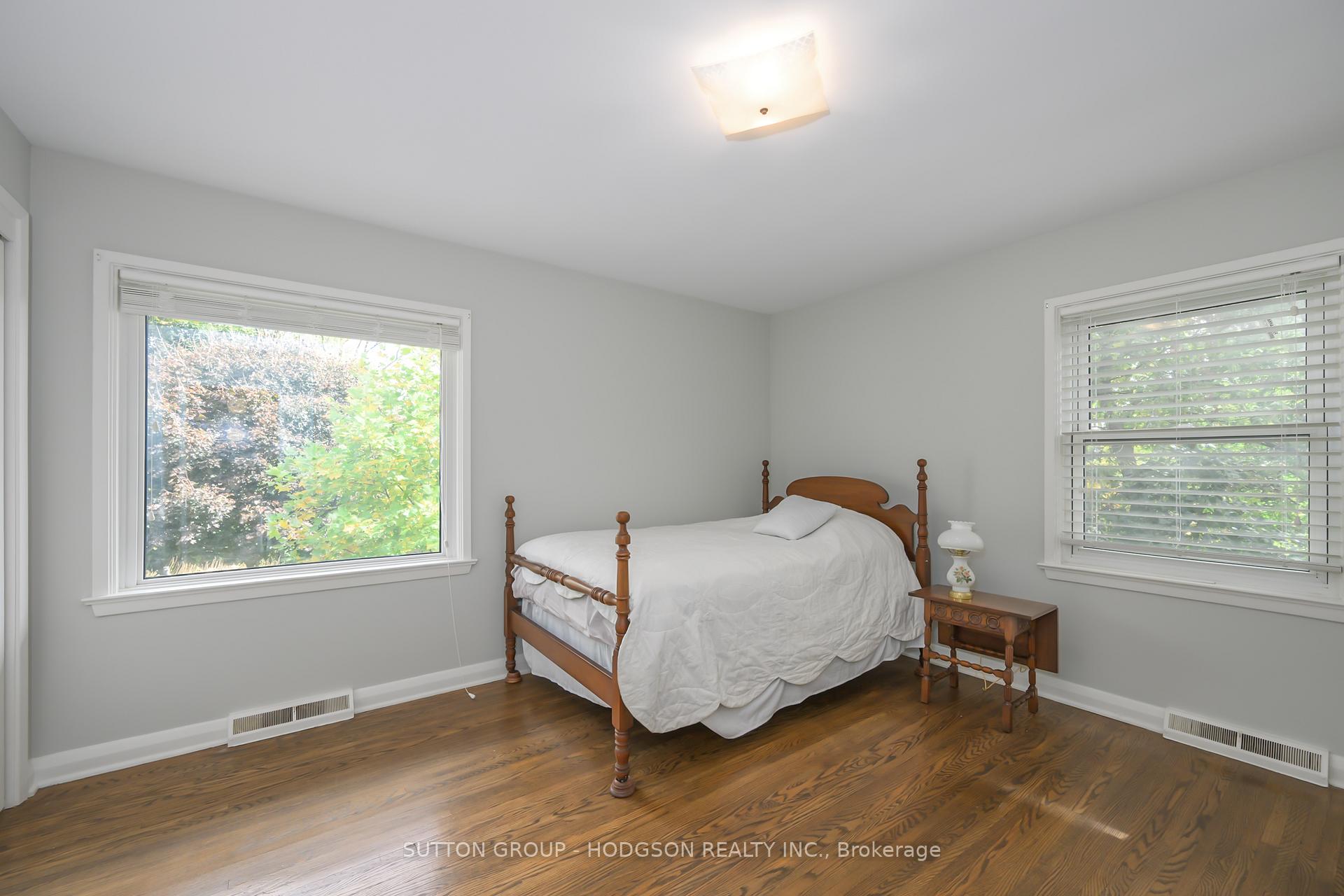Photo 25 of 325 Thames Valley Avenue, London, North Q — HOMEH