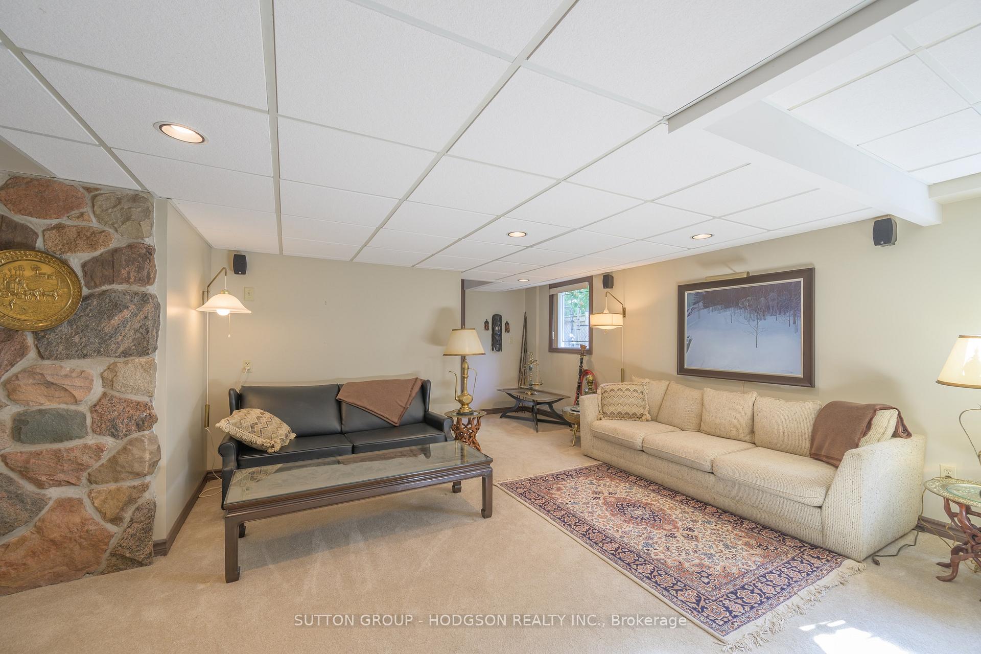 Photo 32 of 325 Thames Valley Avenue, London, North Q — HOMEH