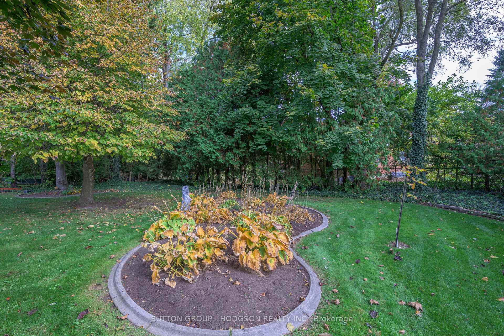Photo 42 of 325 Thames Valley Avenue, London, North Q — HOMEH