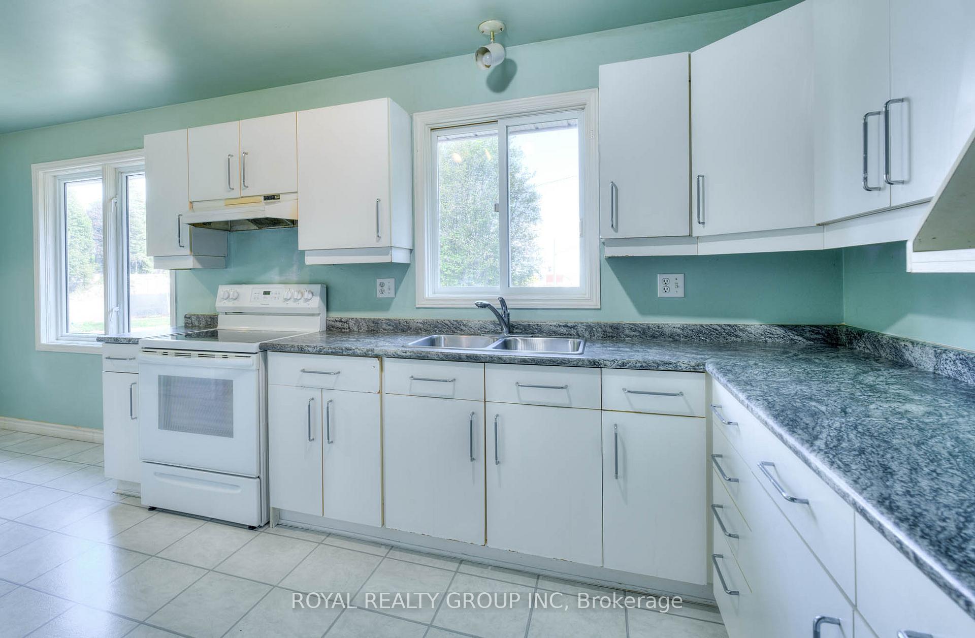 Photo 14 of 119 Keewatin Avenue, Kitchener — HOMEH