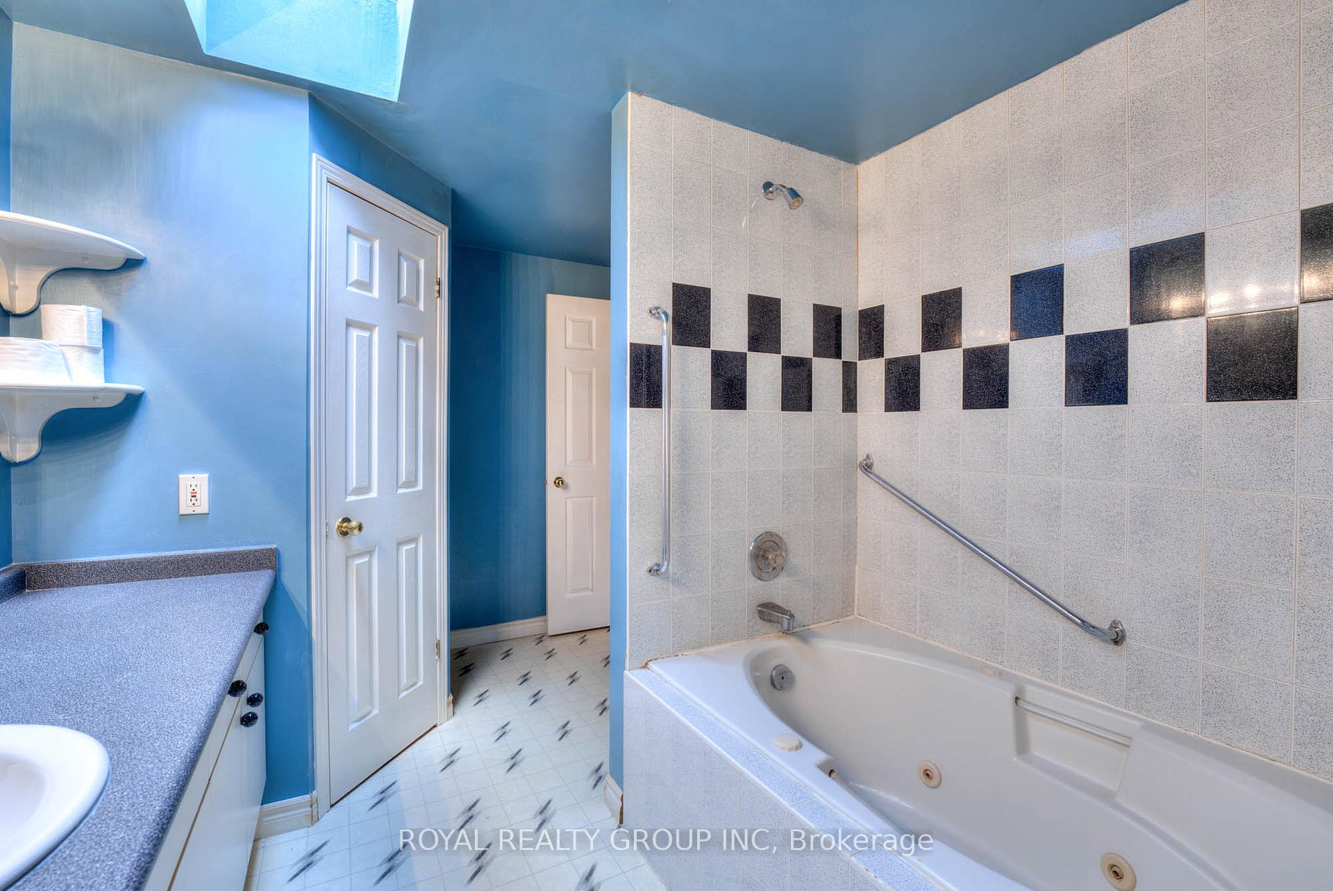 Photo 19 of 119 Keewatin Avenue, Kitchener — HOMEH