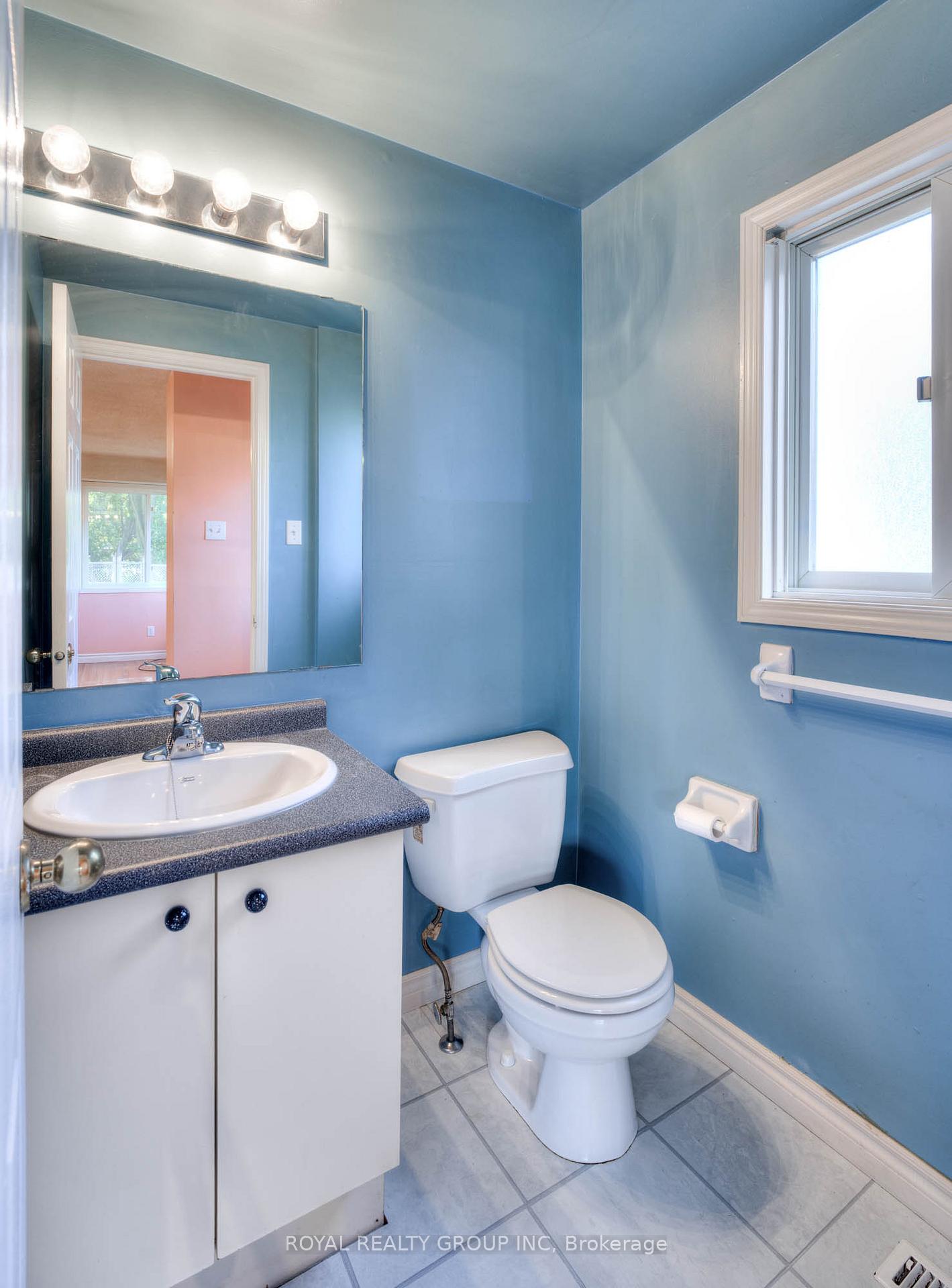 Photo 20 of 119 Keewatin Avenue, Kitchener — HOMEH