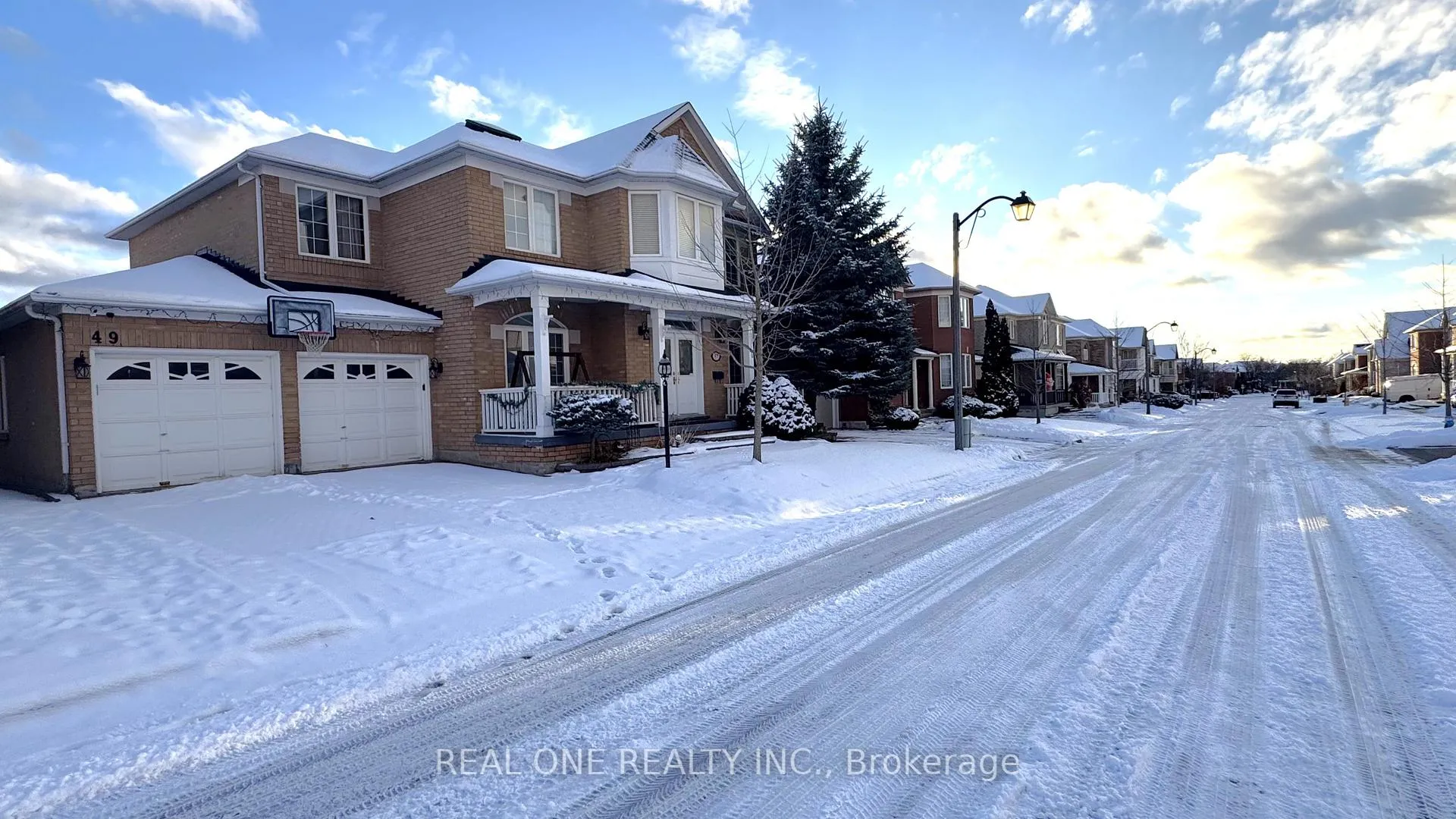 Photo 2 of 49 Drawbridge Drive, Markham, Berczy — HOMEH