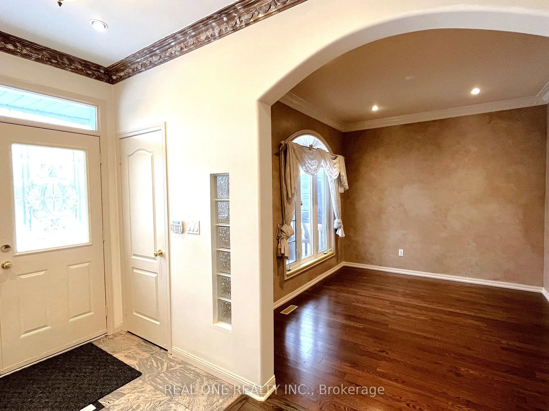 Photo 4 of 49 Drawbridge Drive, Markham, Berczy — HOMEH