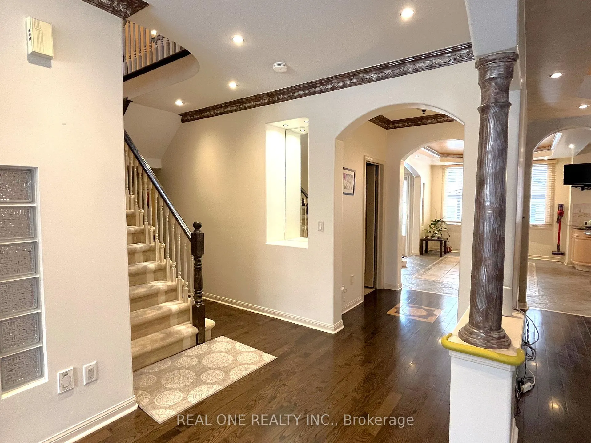 Photo 8 of 49 Drawbridge Drive, Markham, Berczy — HOMEH