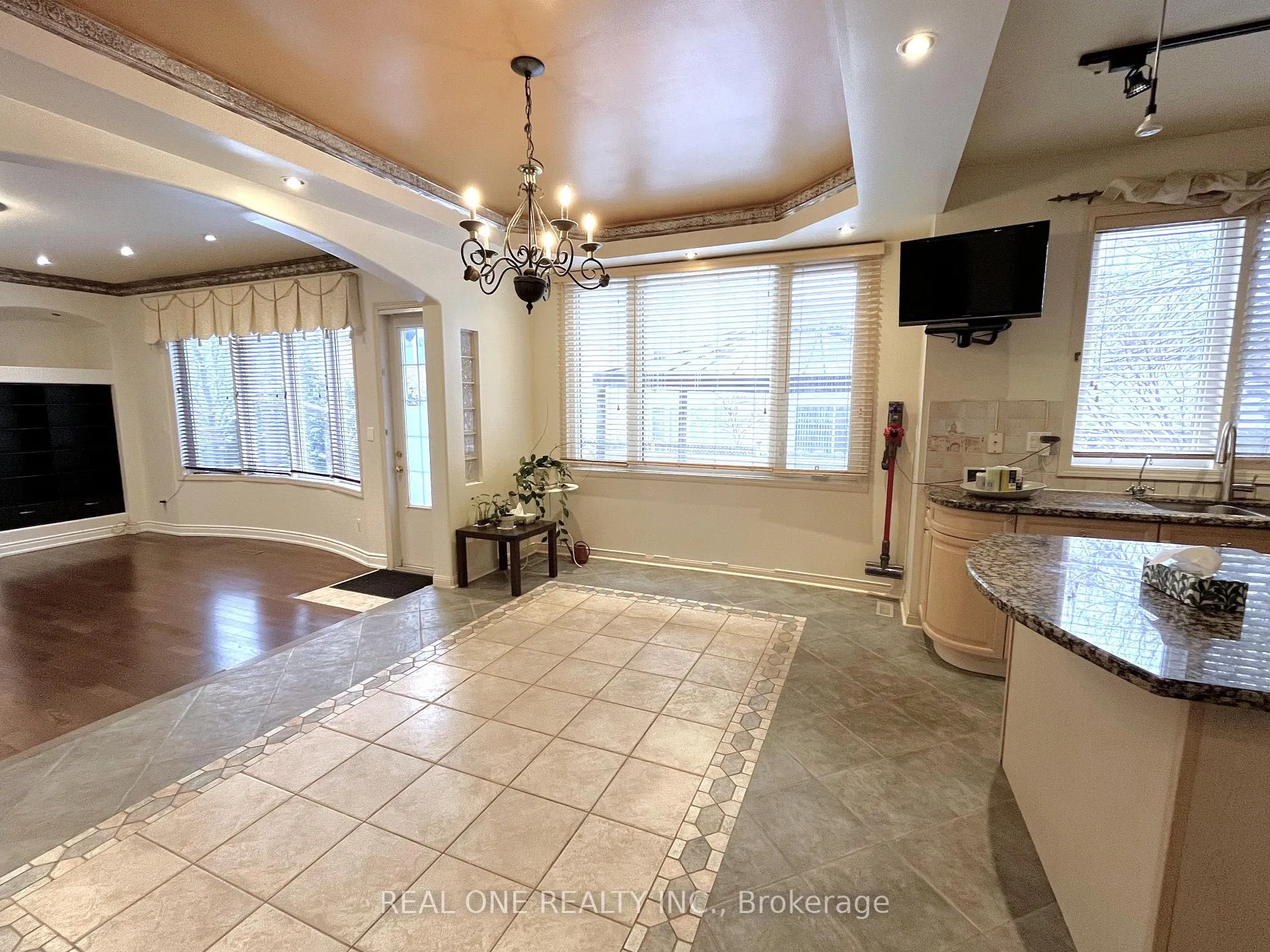Photo 13 of 49 Drawbridge Drive, Markham, Berczy — HOMEH