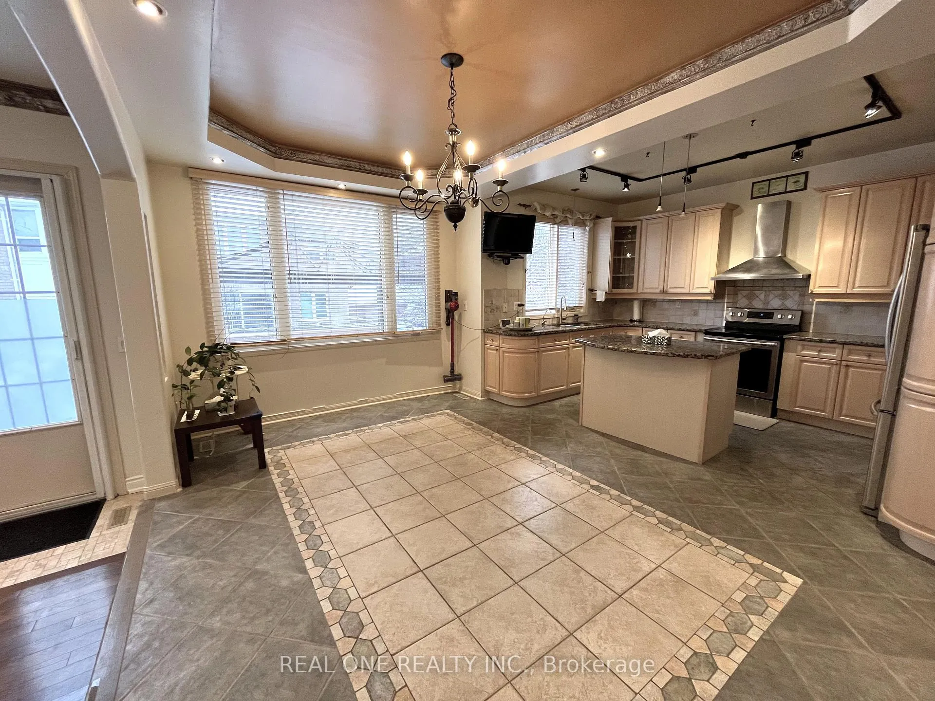 Photo 15 of 49 Drawbridge Drive, Markham, Berczy — HOMEH