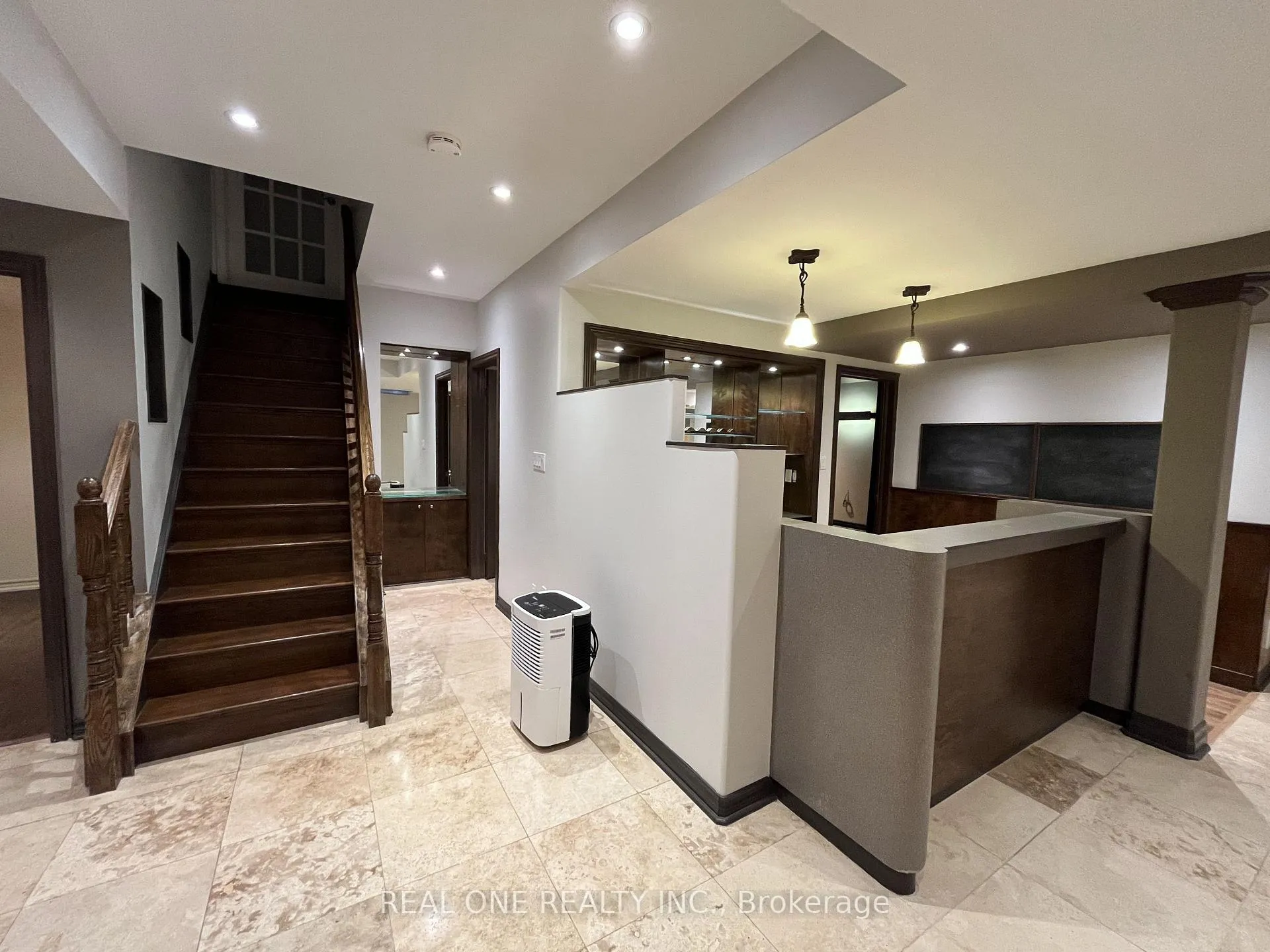 Photo 38 of 49 Drawbridge Drive, Markham, Berczy — HOMEH
