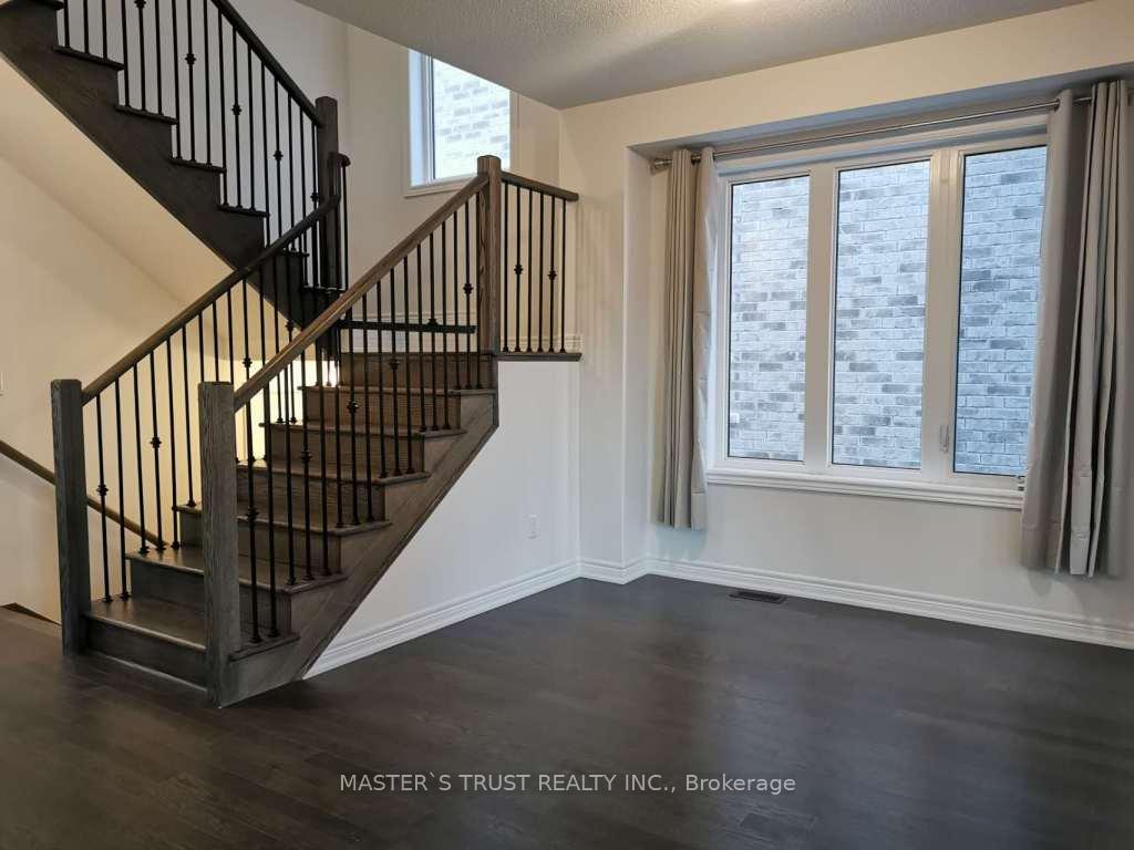 Photo 5 of 1304 Davis Loop, Innisfil, Lefroy — HOMEH