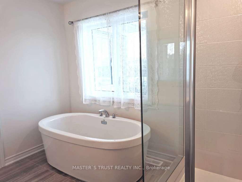 Photo 19 of 1304 Davis Loop, Innisfil, Lefroy — HOMEH