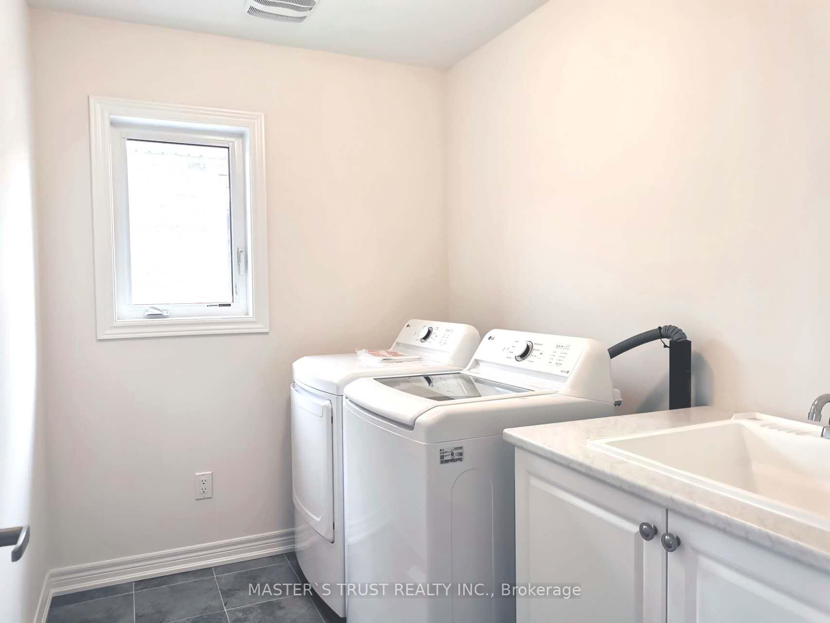 Photo 20 of 1304 Davis Loop, Innisfil, Lefroy — HOMEH