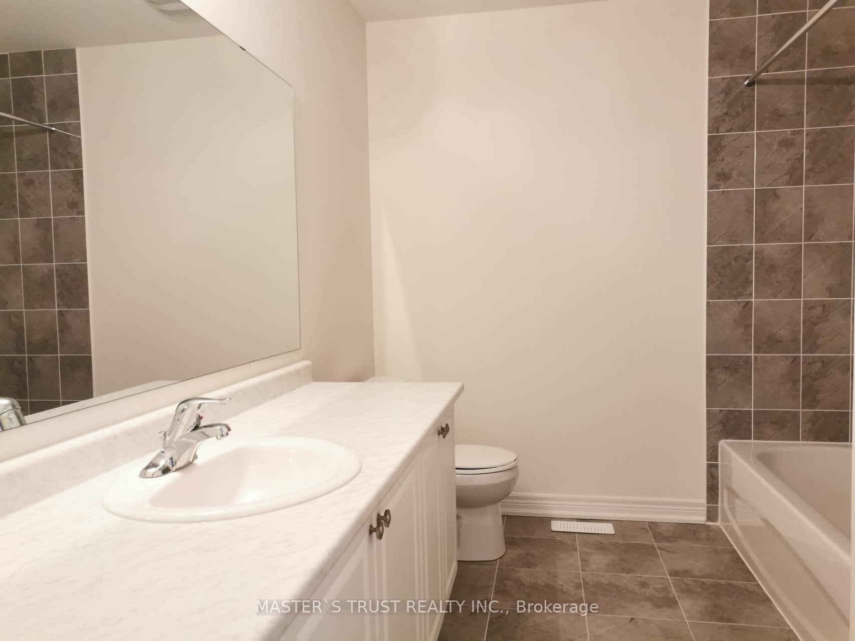 Photo 23 of 1304 Davis Loop, Innisfil, Lefroy — HOMEH