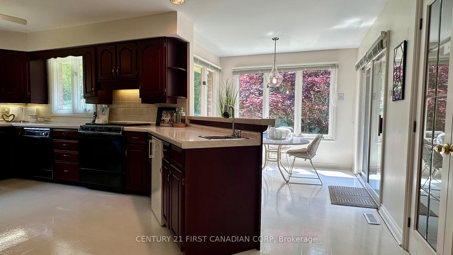 Photo 7 of 212 Timber Drive, London, South B — HOMEH