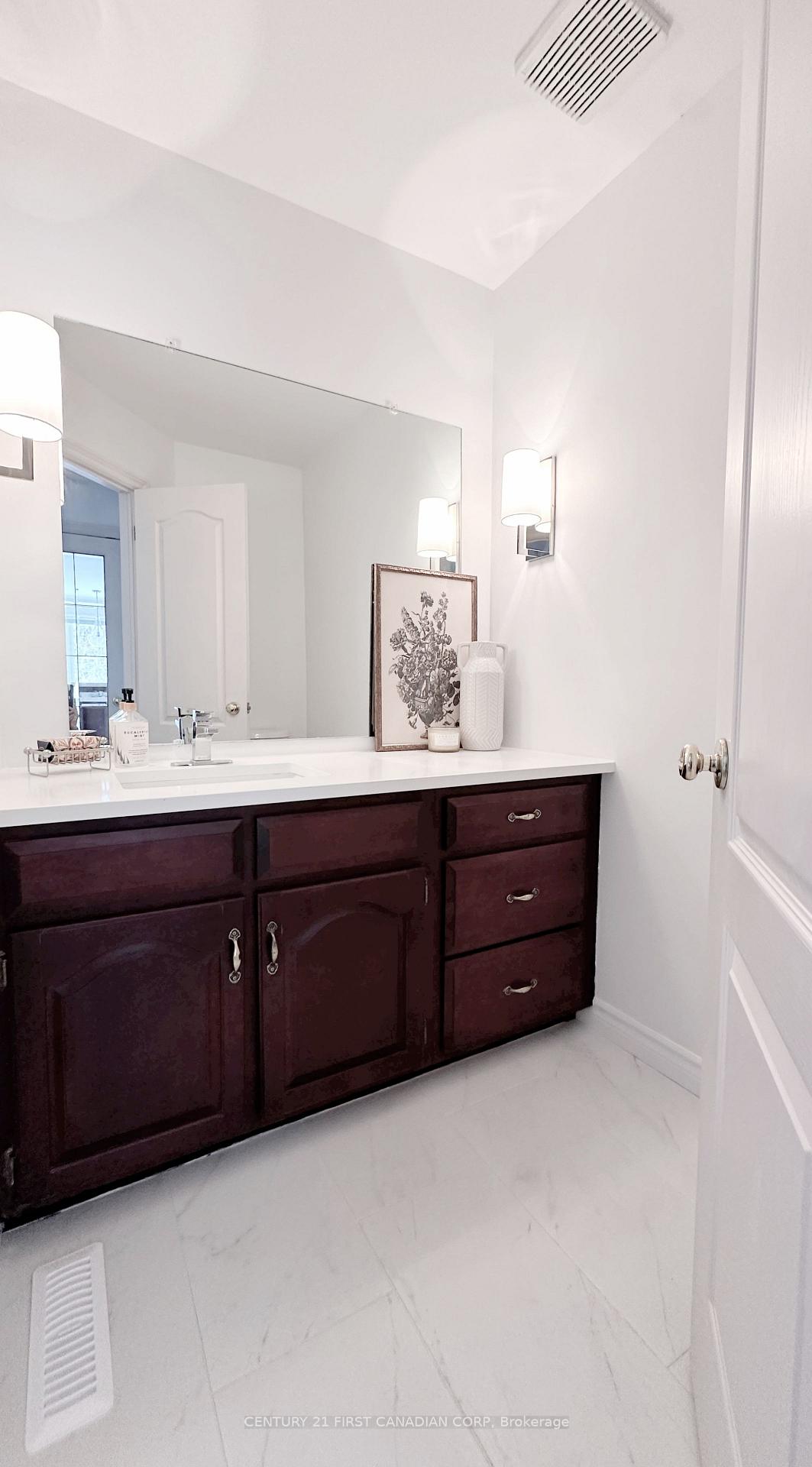 Photo 12 of 212 Timber Drive, London, South B — HOMEH