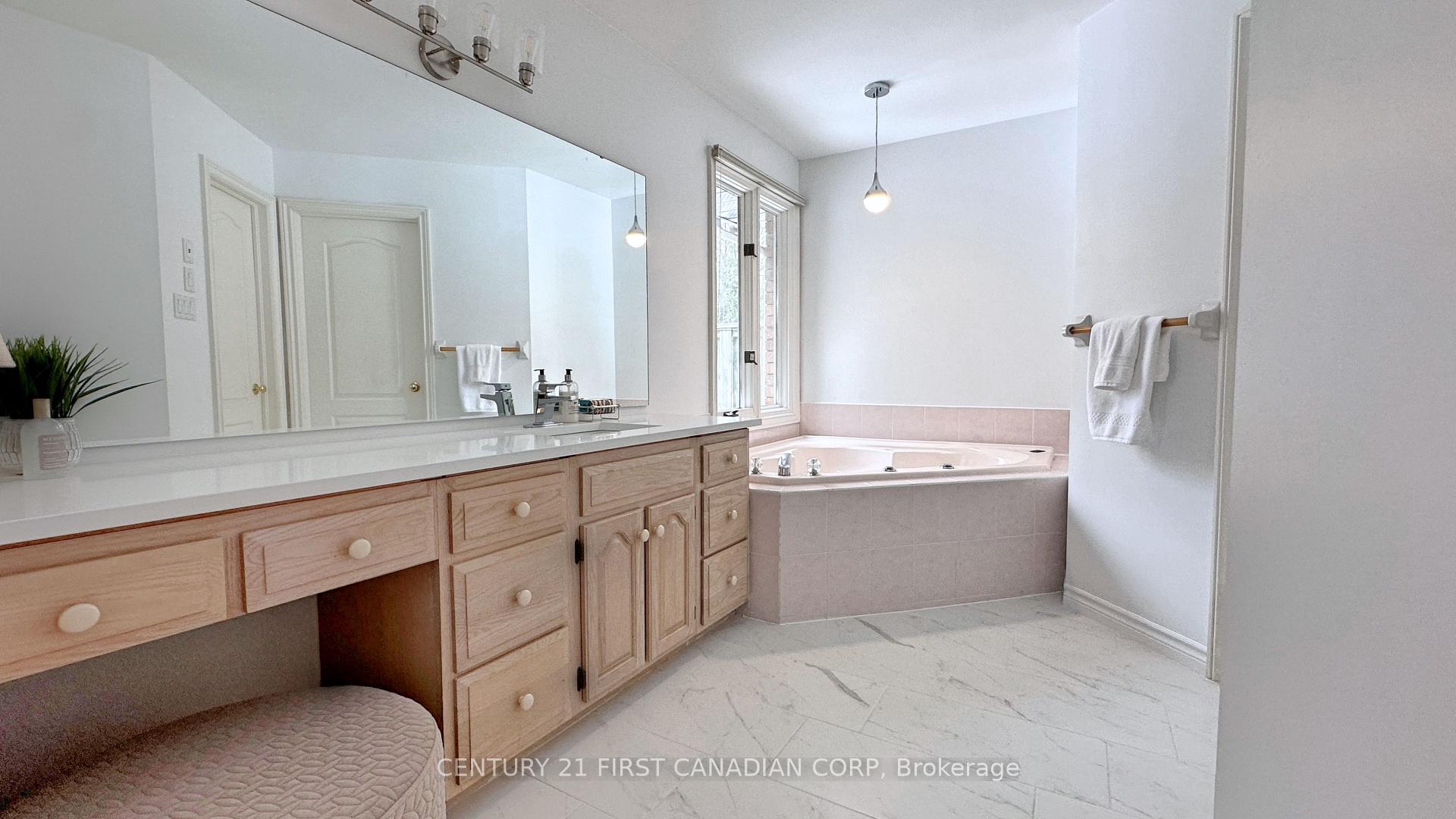 Photo 15 of 212 Timber Drive, London, South B — HOMEH