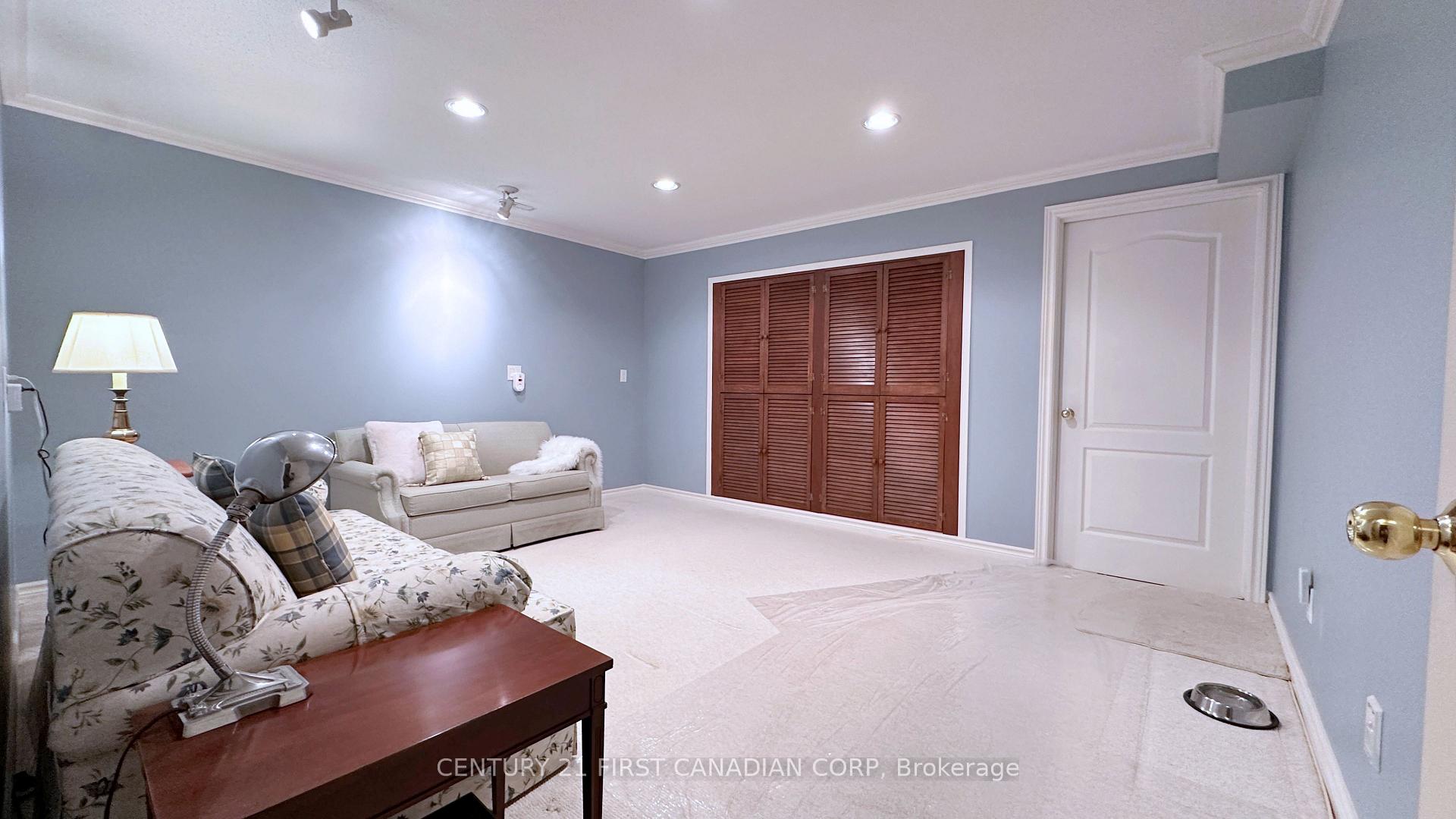 Photo 21 of 212 Timber Drive, London, South B — HOMEH