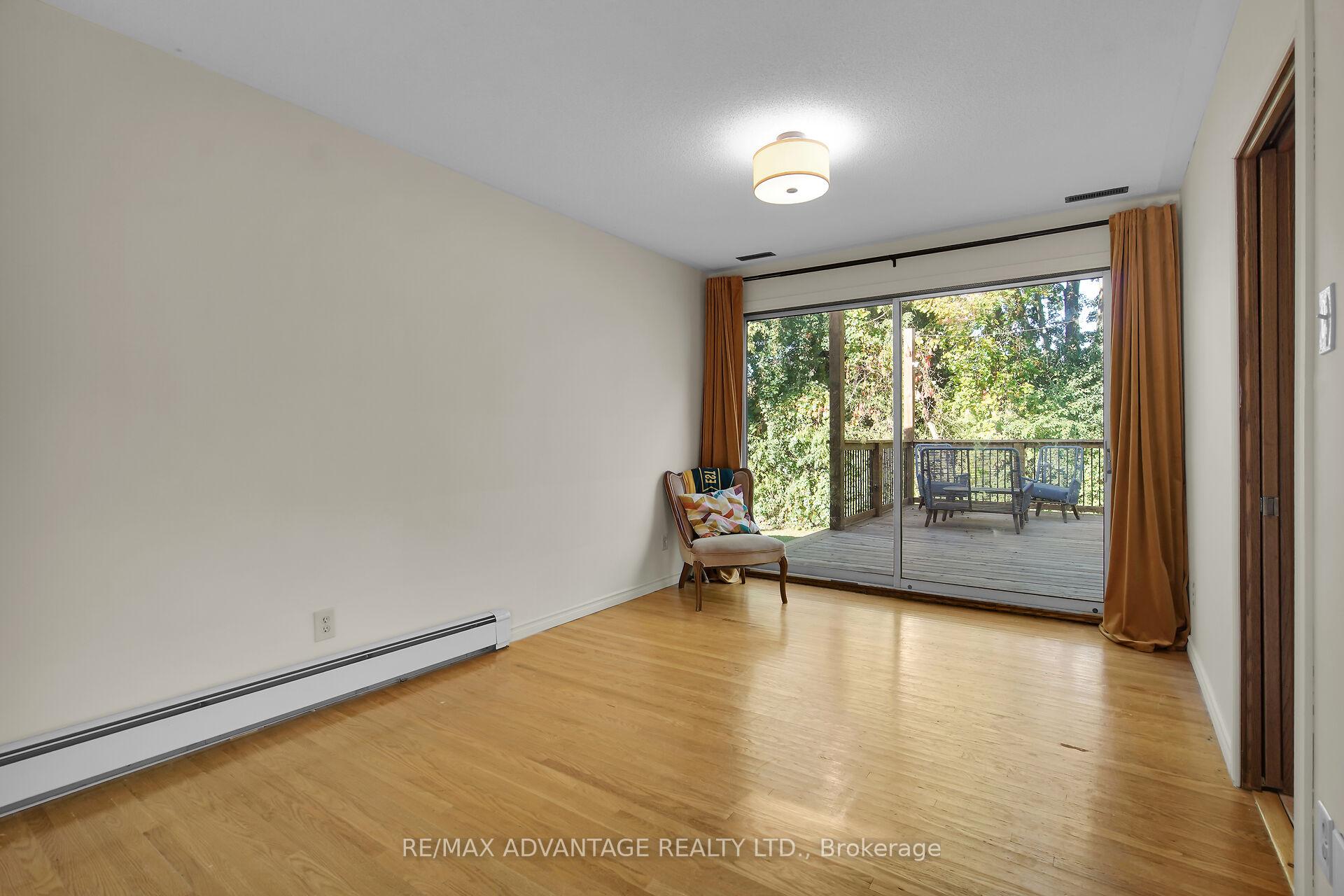 Photo 5 of 41 Queen Anne Circle, London, North M — HOMEH