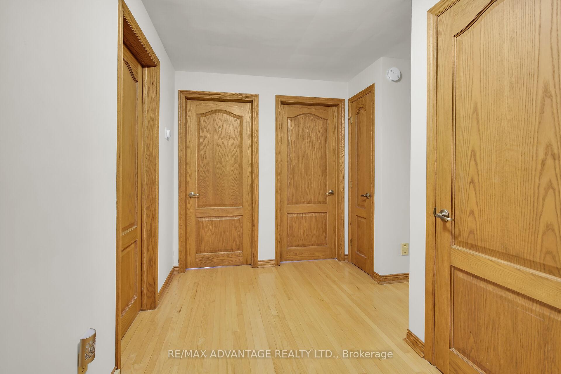 Photo 11 of 41 Queen Anne Circle, London, North M — HOMEH