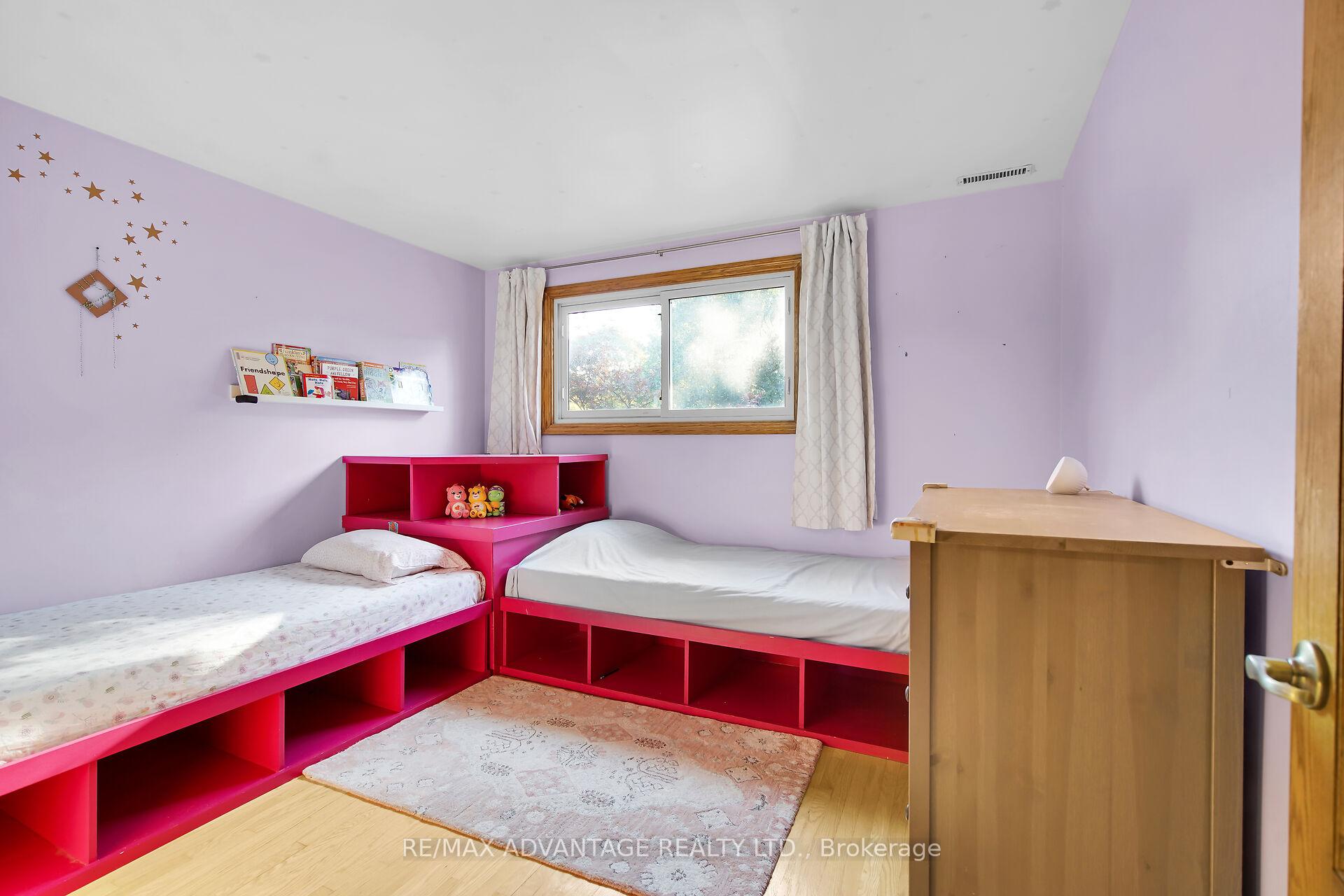 Photo 13 of 41 Queen Anne Circle, London, North M — HOMEH