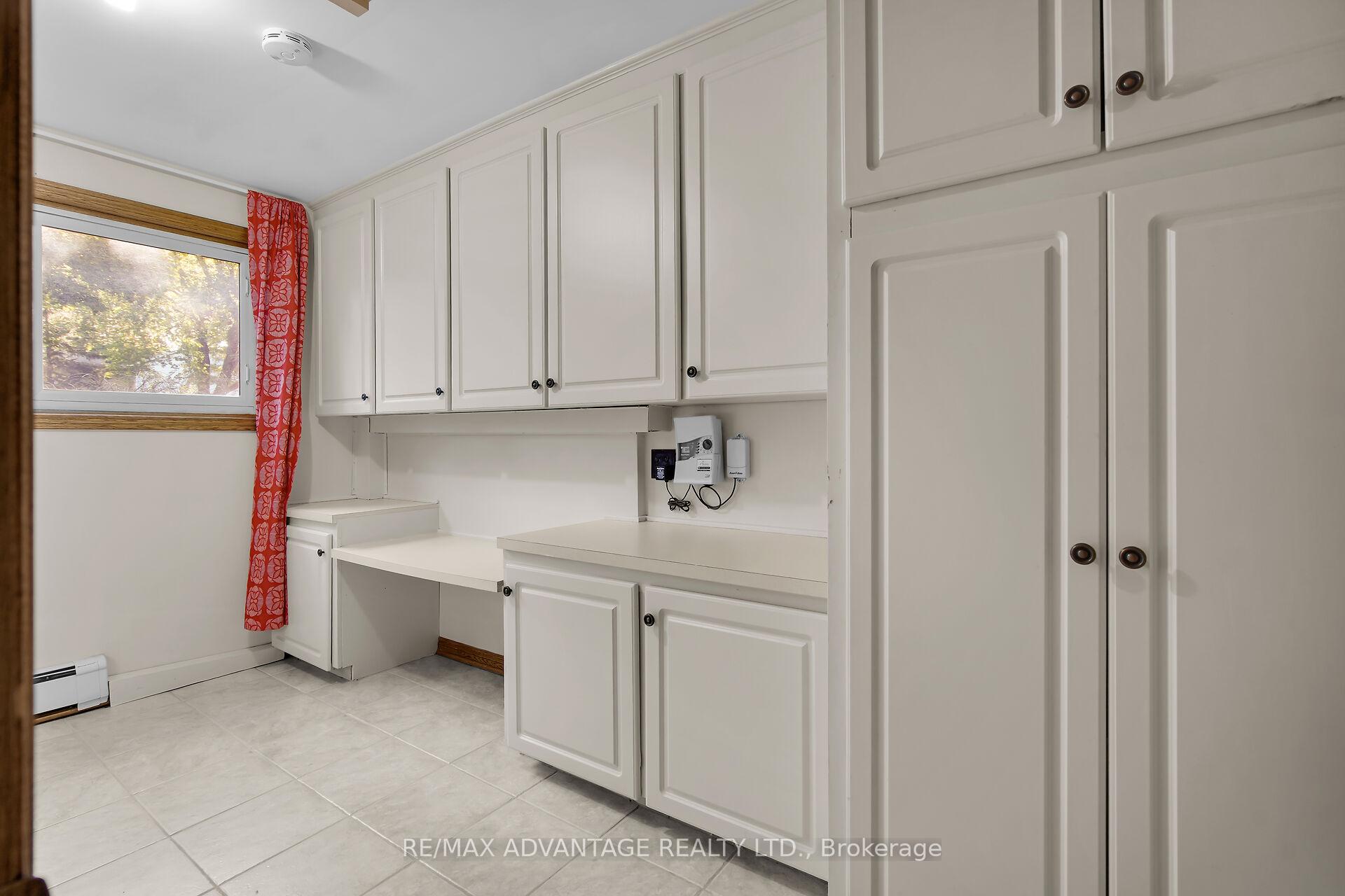 Photo 20 of 41 Queen Anne Circle, London, North M — HOMEH