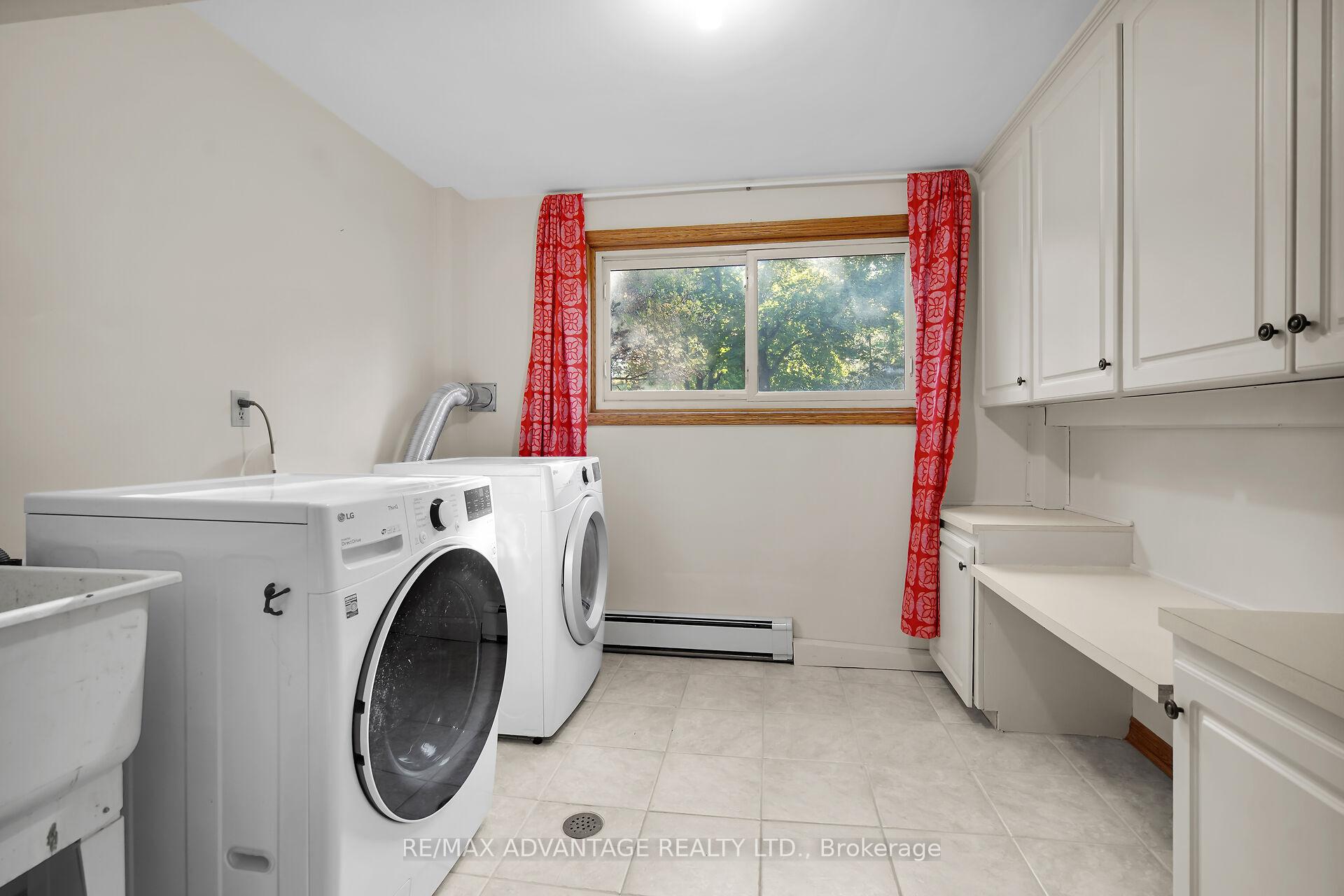 Photo 21 of 41 Queen Anne Circle, London, North M — HOMEH