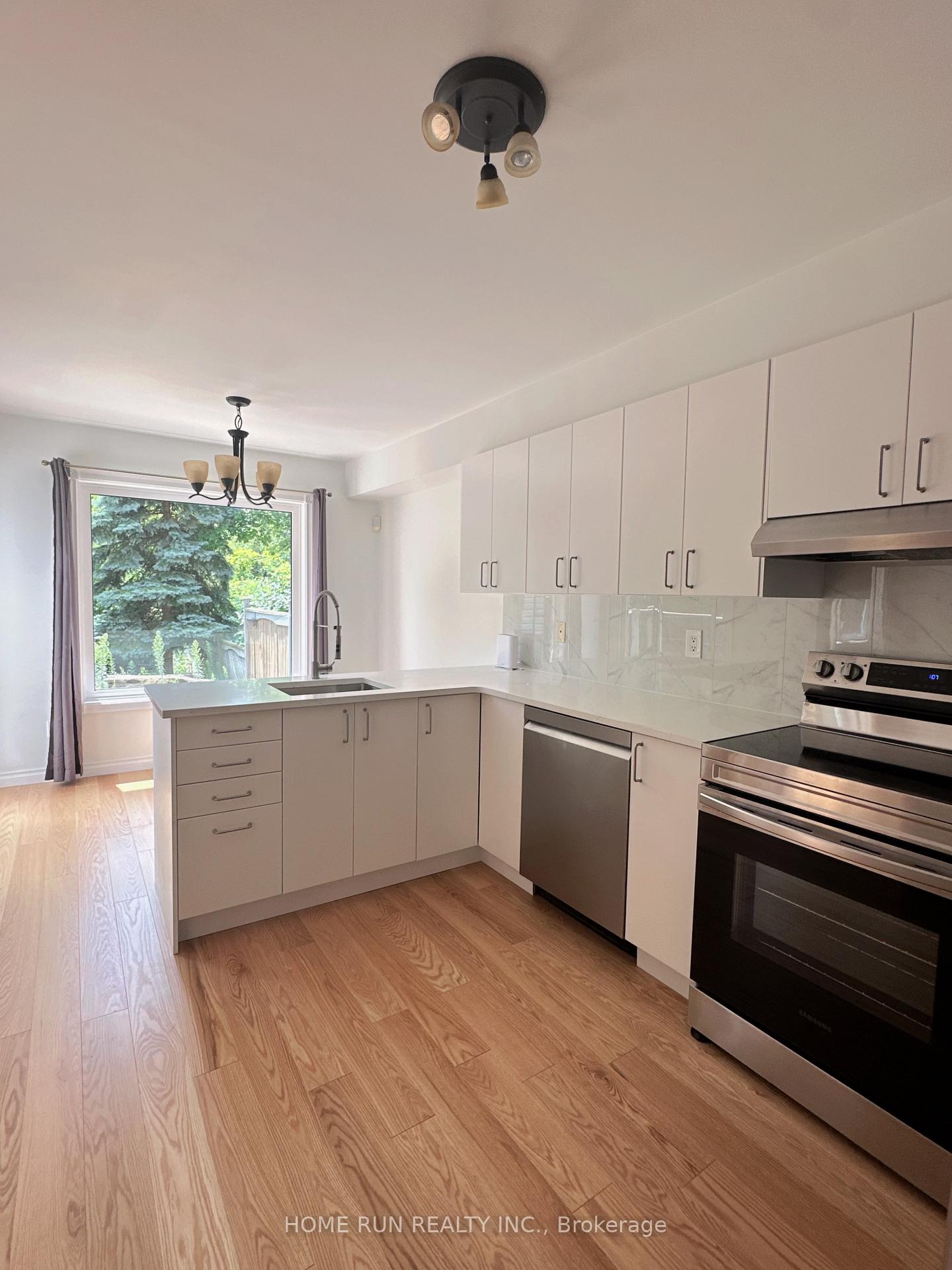 Photo 3 of 111 Blackdome Crescent, Ottawa, Kanata - Kanata Lakes/Heritage Hills — HOMEH