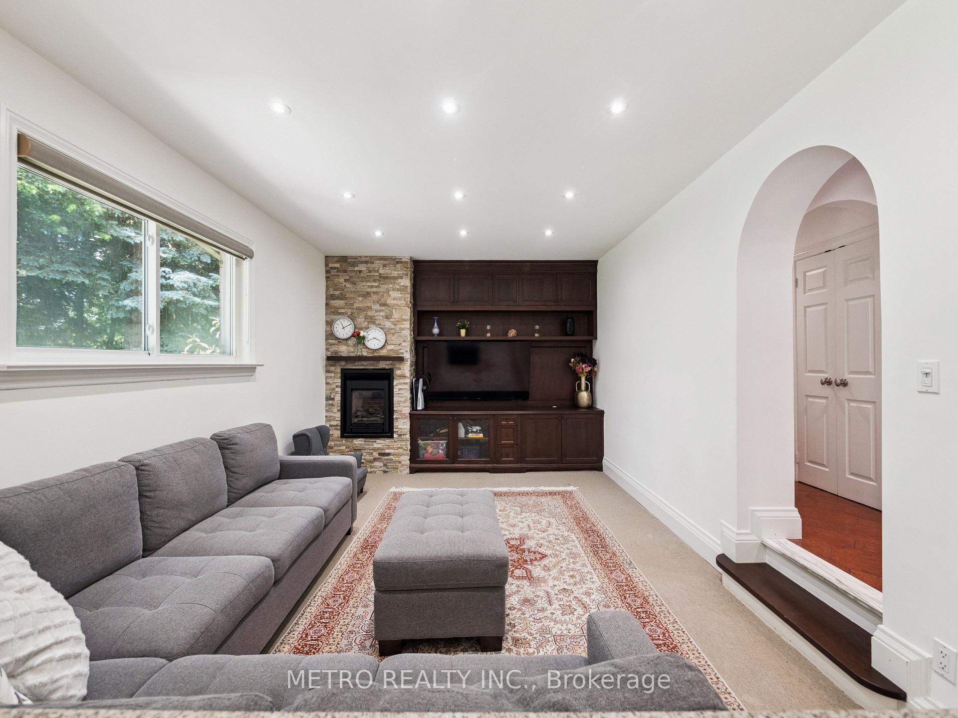 Photo 16 of 14 Village Squire Lane, Markham, Royal Orchard — HOMEH
