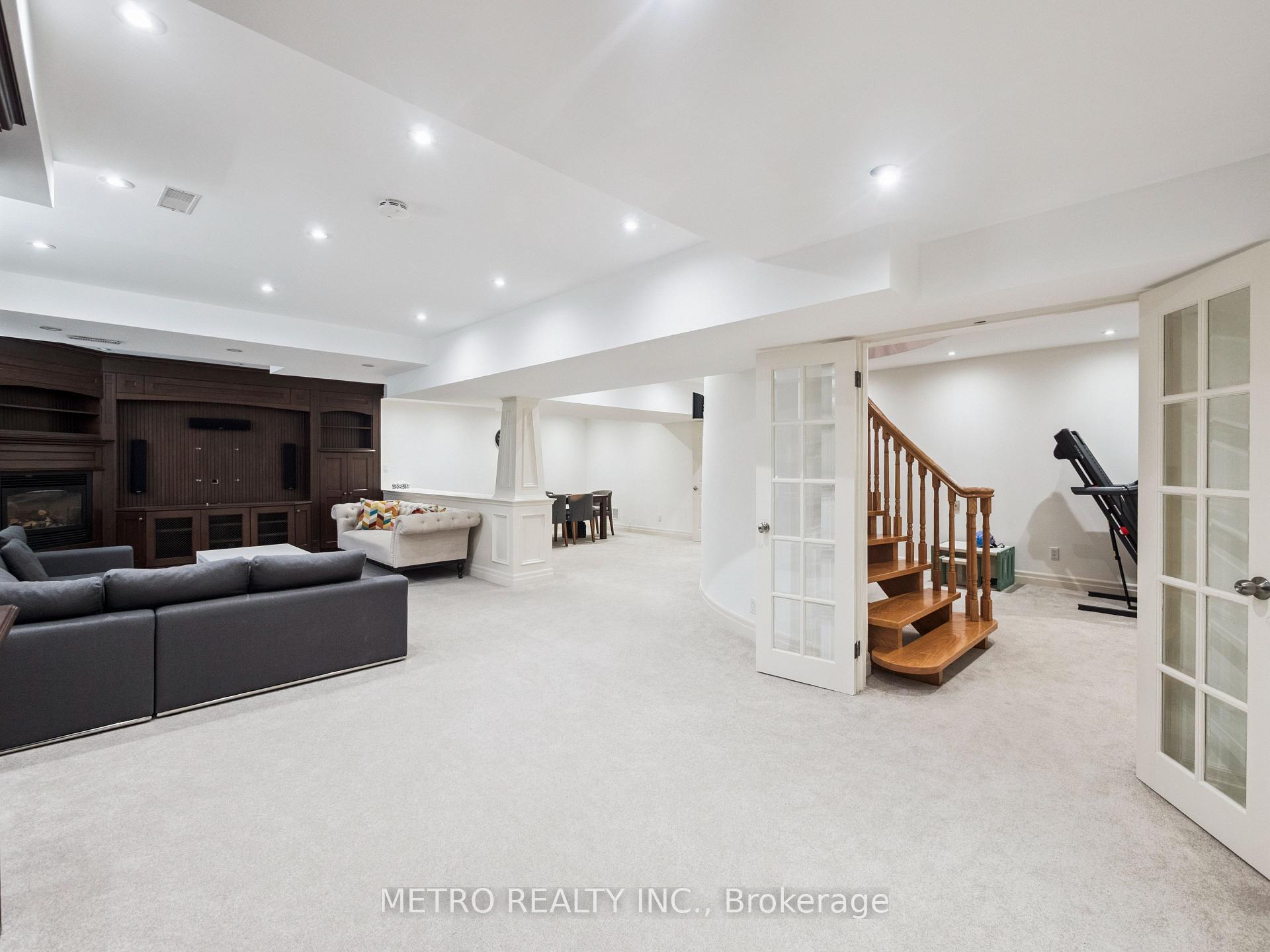 Photo 32 of 14 Village Squire Lane, Markham, Royal Orchard — HOMEH