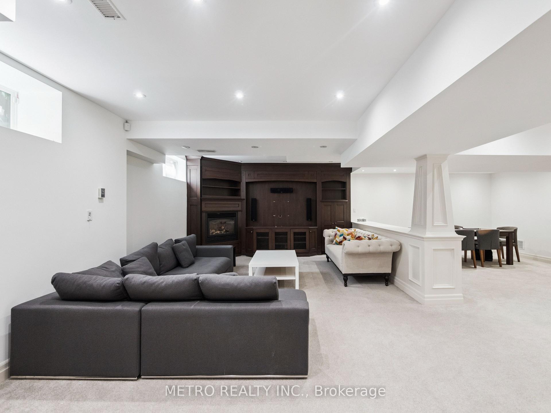 Photo 33 of 14 Village Squire Lane, Markham, Royal Orchard — HOMEH