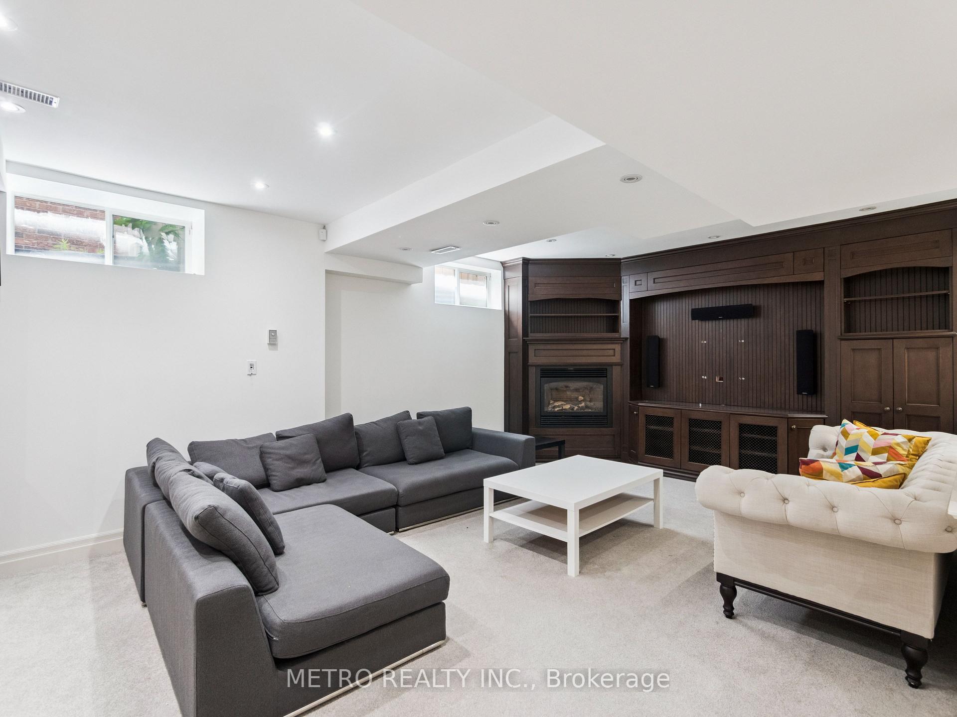 Photo 34 of 14 Village Squire Lane, Markham, Royal Orchard — HOMEH