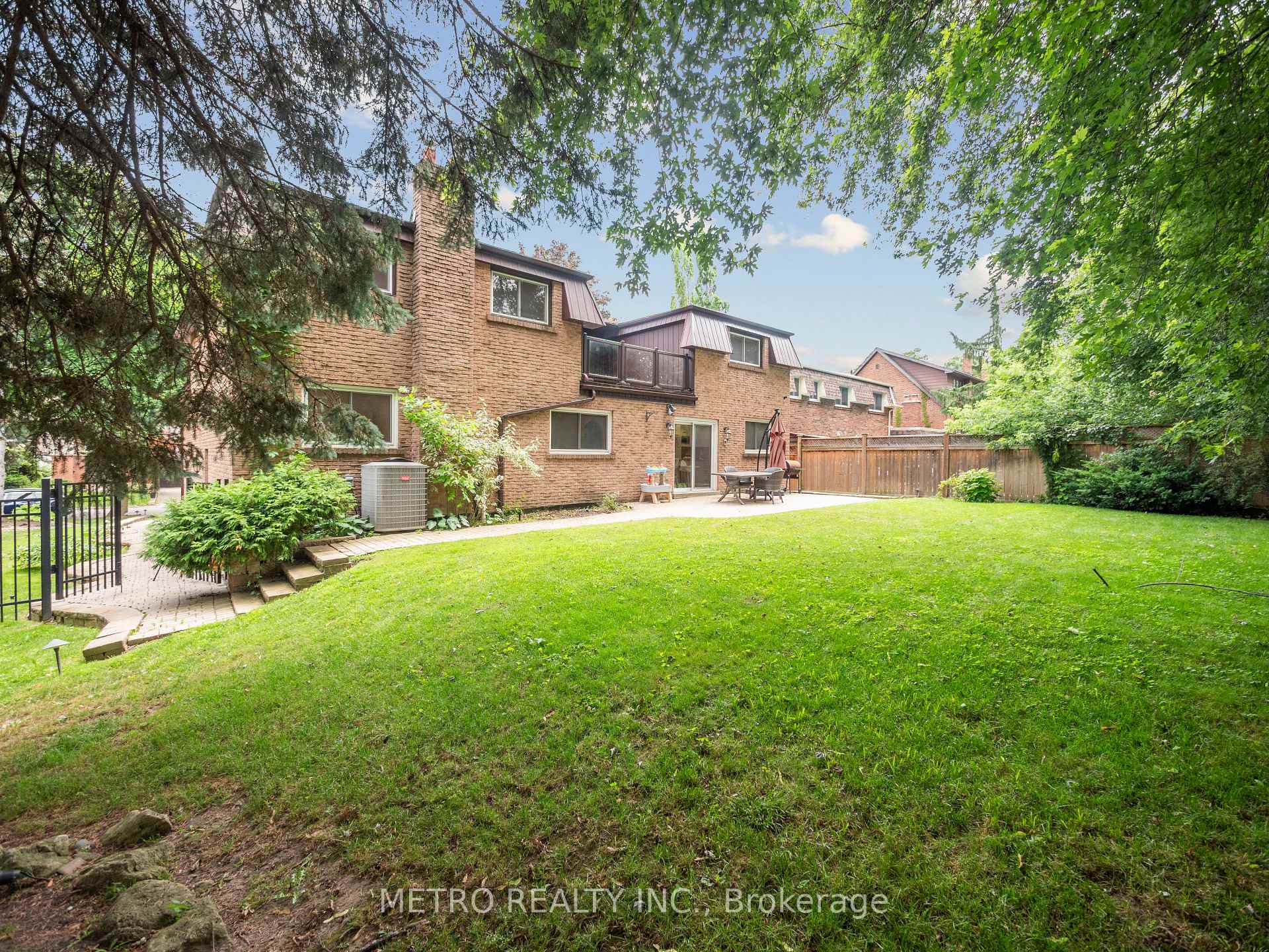 Photo 38 of 14 Village Squire Lane, Markham, Royal Orchard — HOMEH