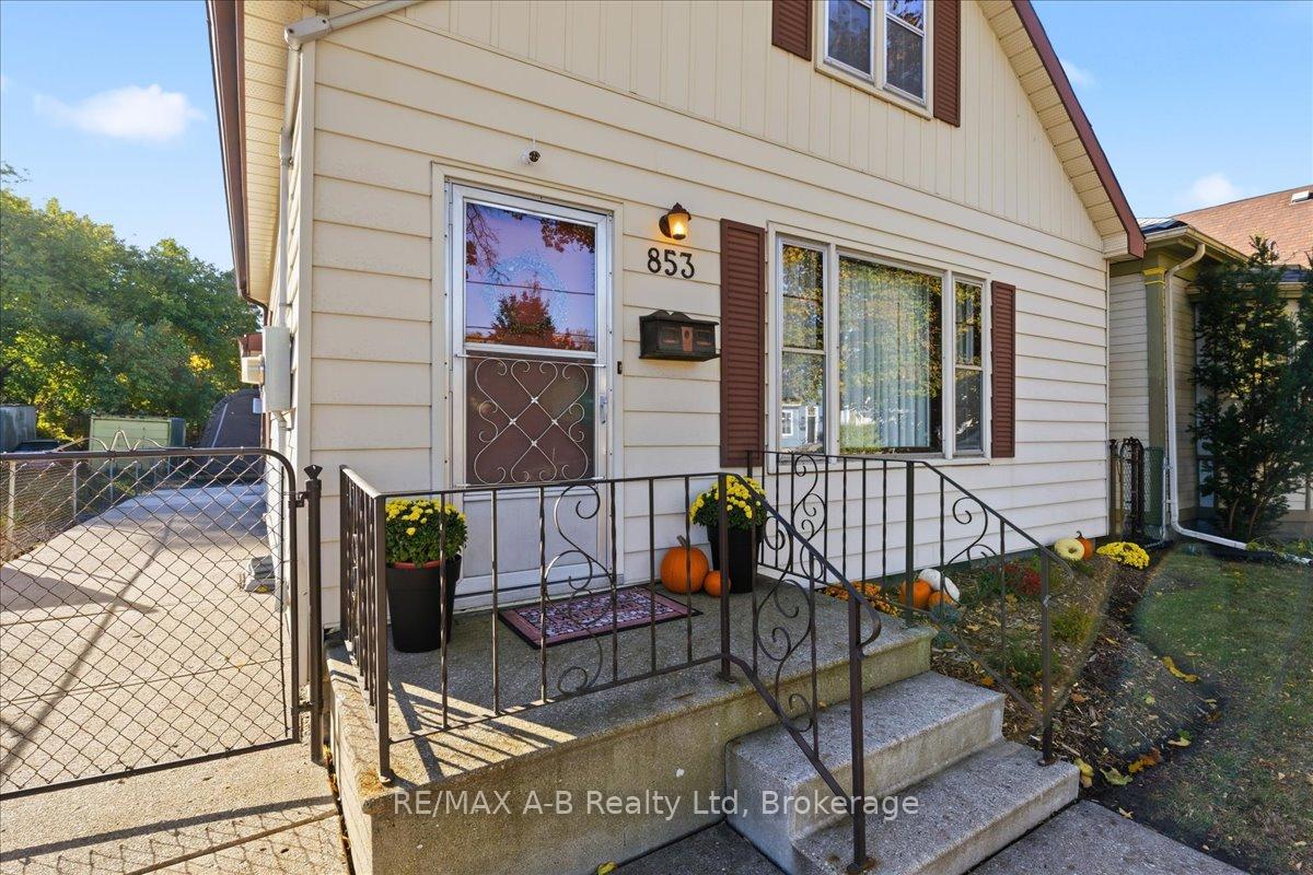 Photo 3 of 853 Queens Avenue, London, East G — HOMEH