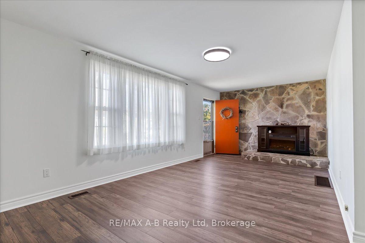 Photo 7 of 853 Queens Avenue, London, East G — HOMEH