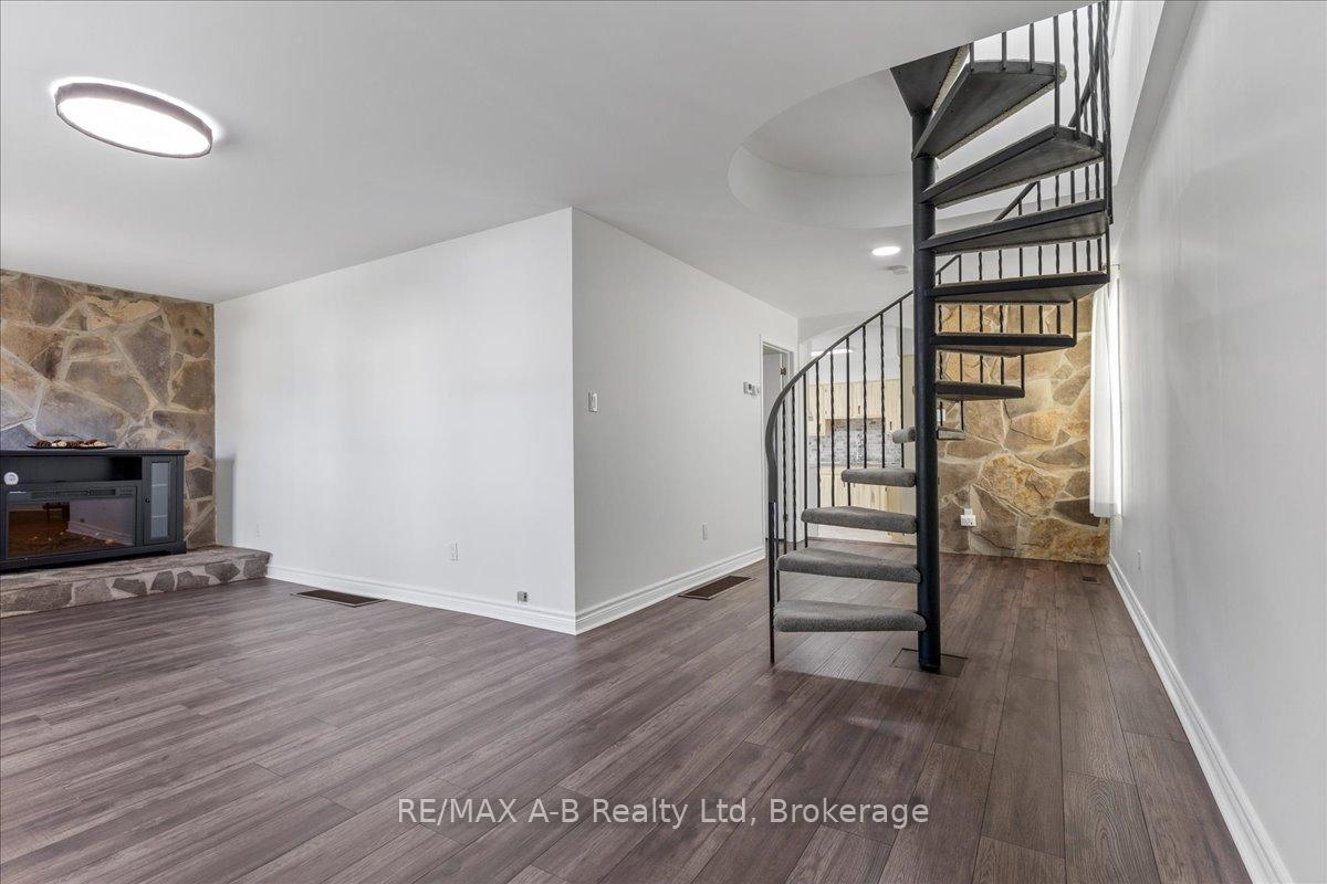 Photo 9 of 853 Queens Avenue, London, East G — HOMEH
