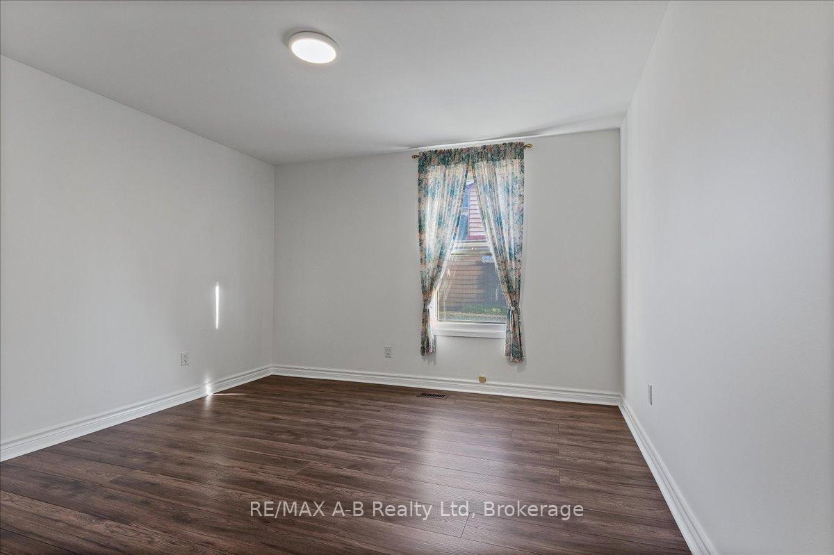Photo 11 of 853 Queens Avenue, London, East G — HOMEH