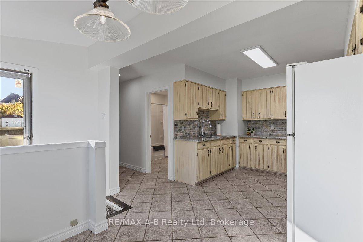 Photo 15 of 853 Queens Avenue, London, East G — HOMEH