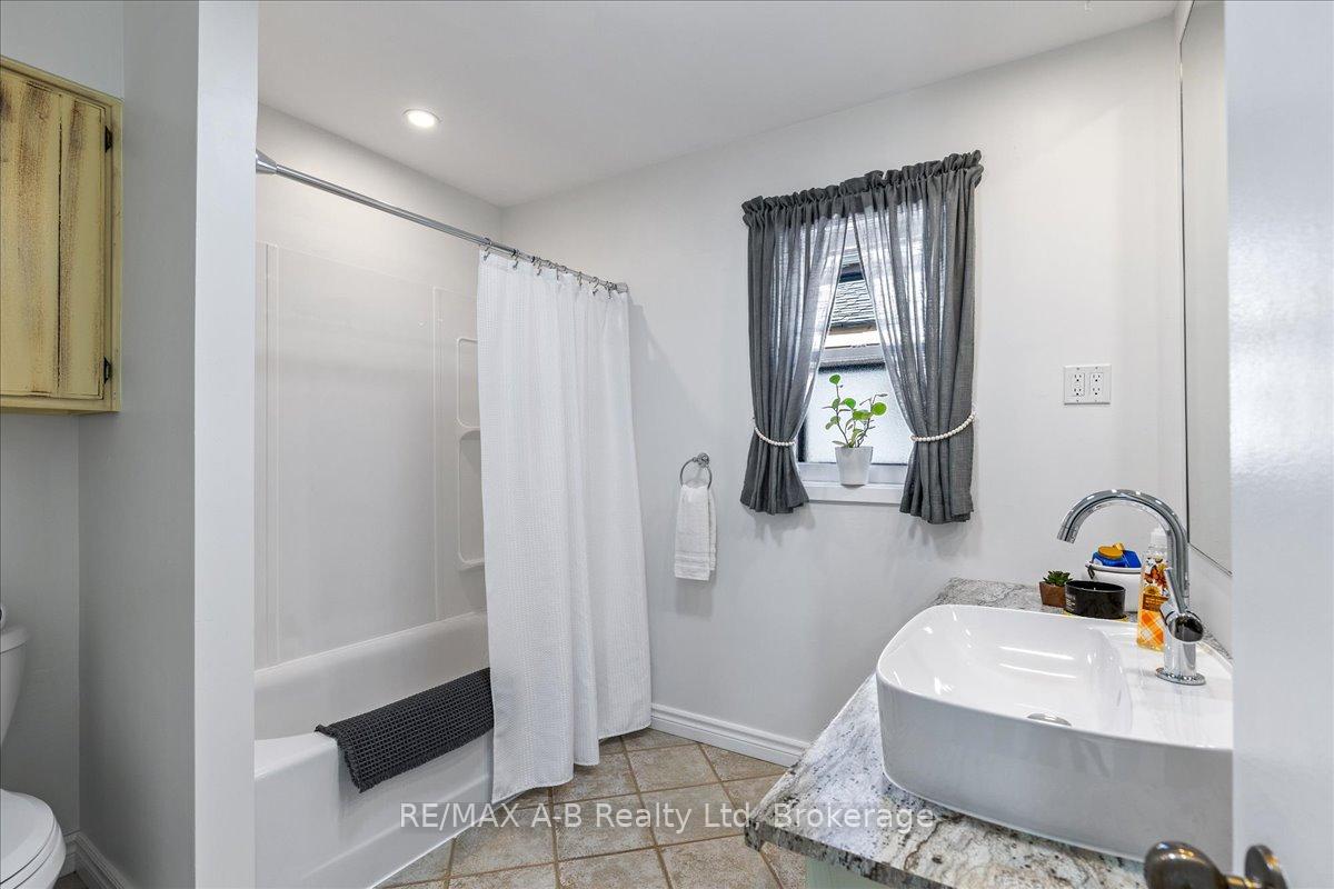 Photo 17 of 853 Queens Avenue, London, East G — HOMEH