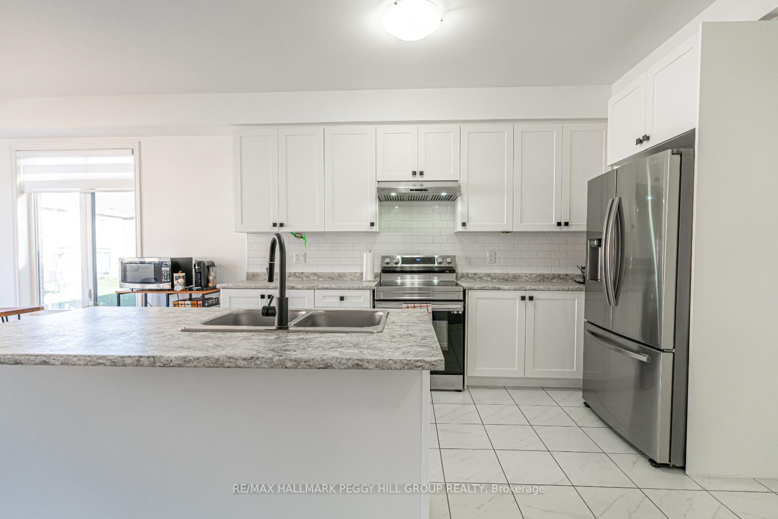 Photo 2 of 2252 Grainger Loop, Innisfil, Rural Innisfil — HOMEH