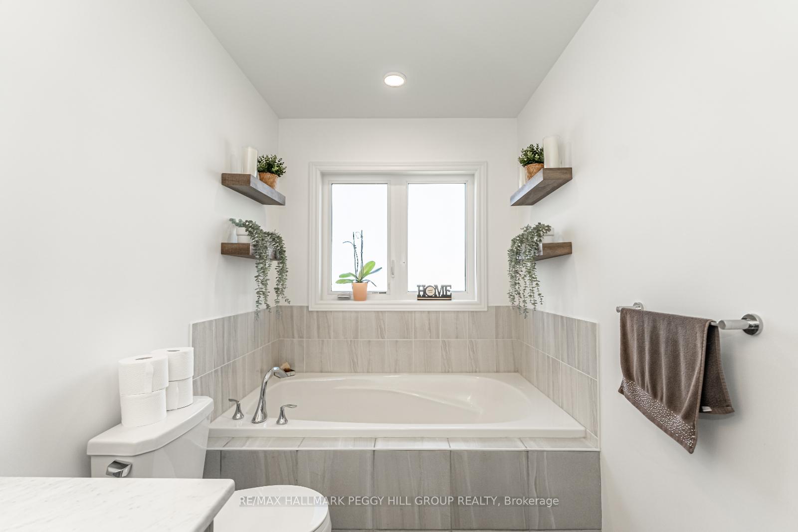 Photo 8 of 2252 Grainger Loop, Innisfil, Rural Innisfil — HOMEH