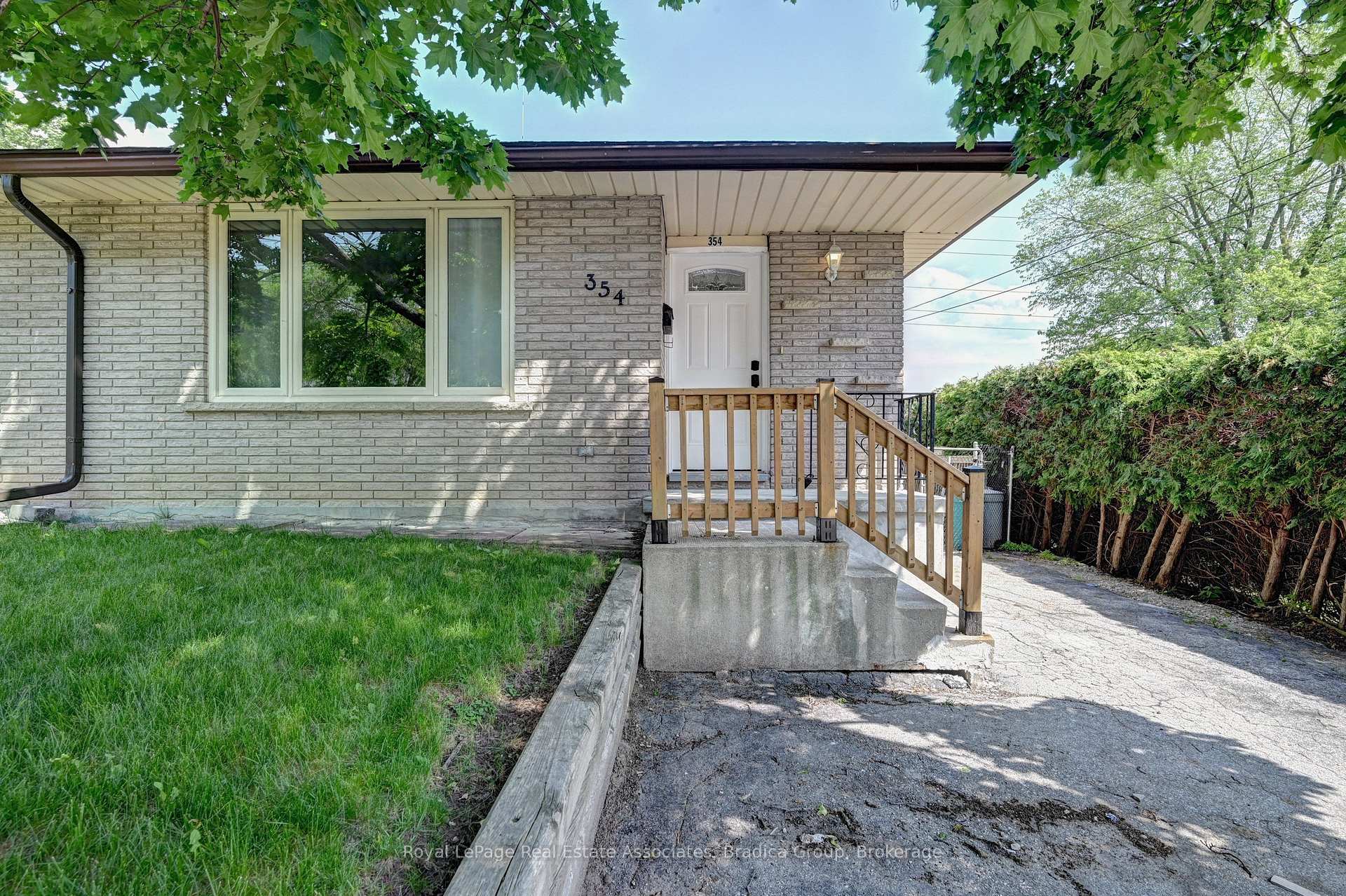 Photo 3 of 354 Southill Drive, Kitchener — HOMEH