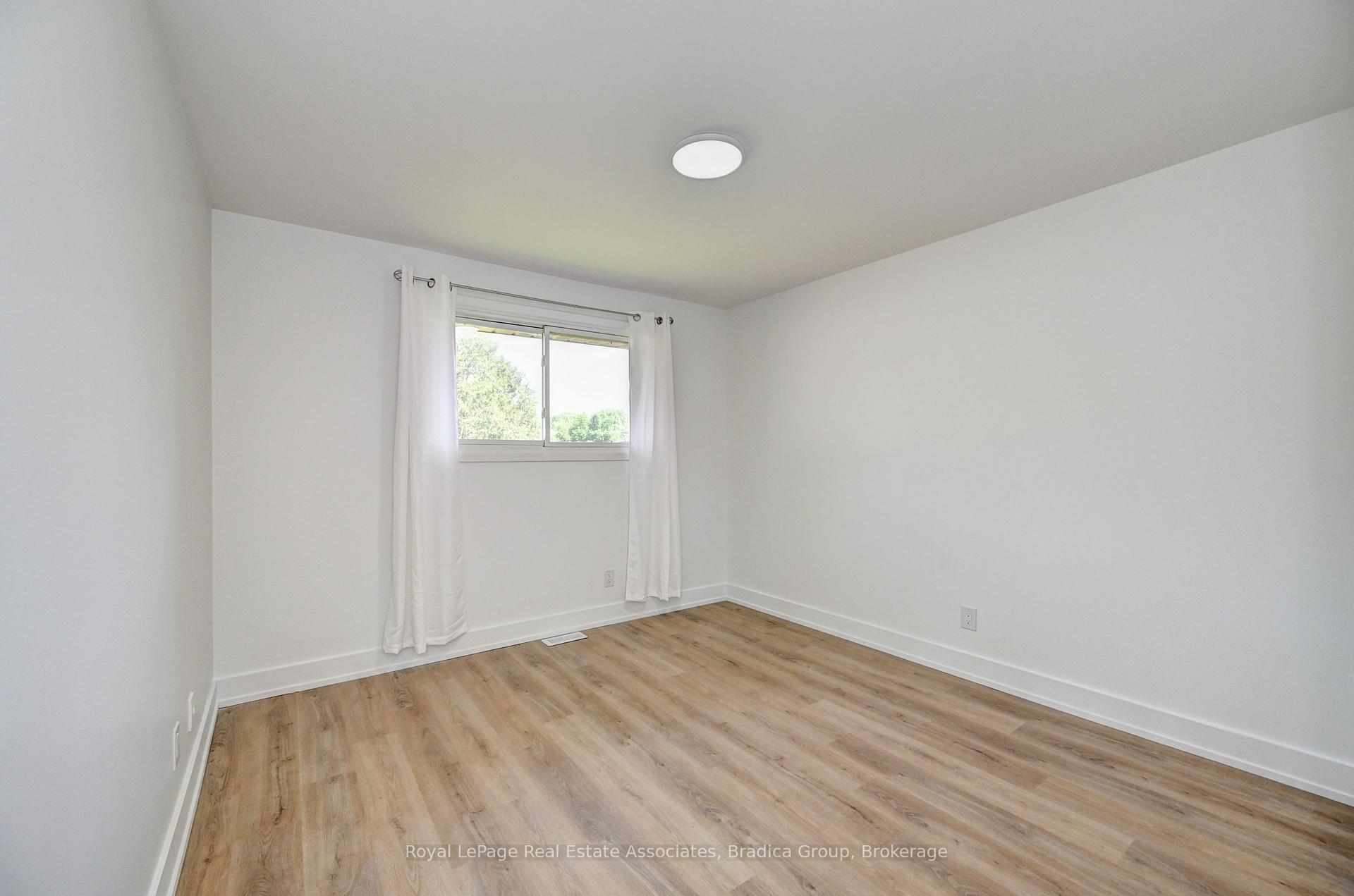 Photo 11 of 354 Southill Drive, Kitchener — HOMEH