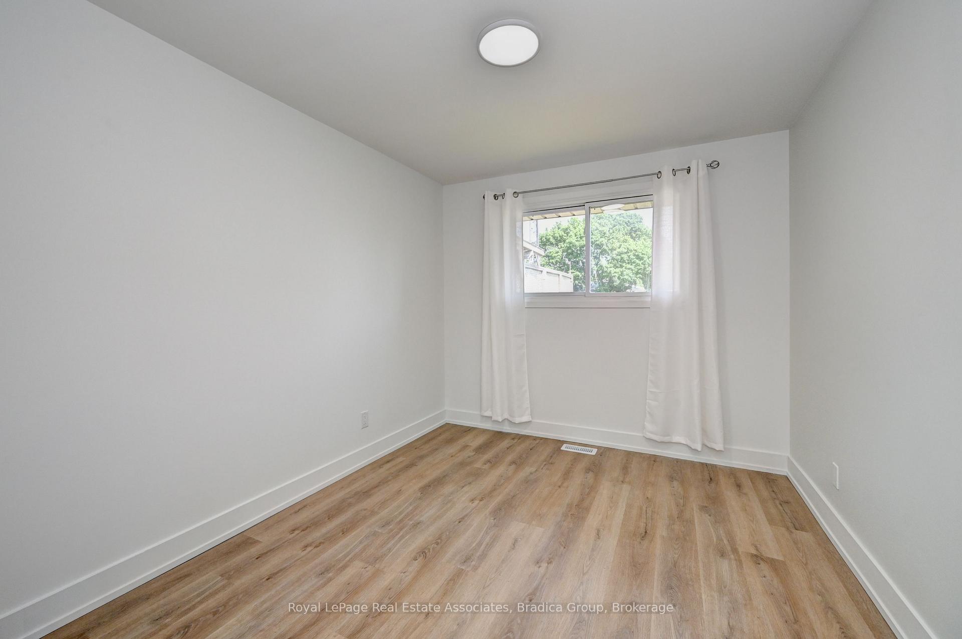 Photo 13 of 354 Southill Drive, Kitchener — HOMEH