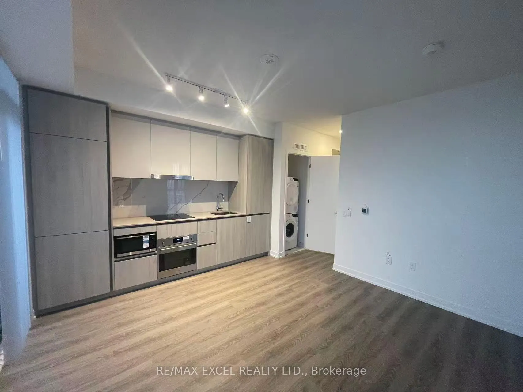 Photo 13 of Unit 4006, 8 Interchange Way, Vaughan, Vaughan Corporate Centre — HOMEH
